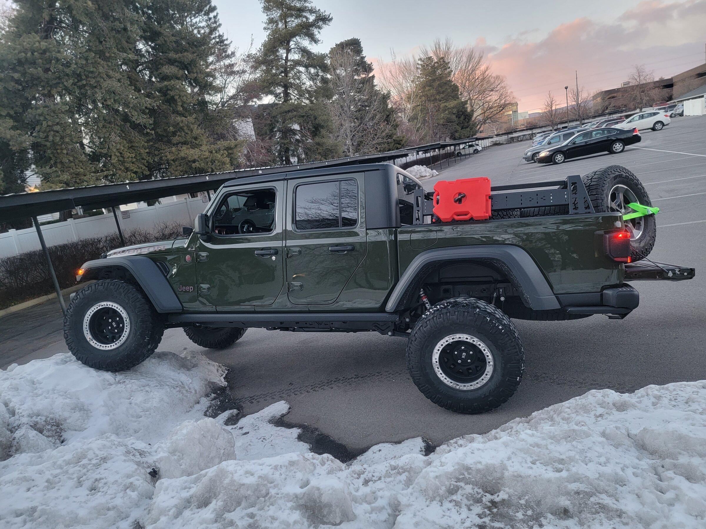 Jeep Gladiator KMCs wrapped in 37s 20220201_174137