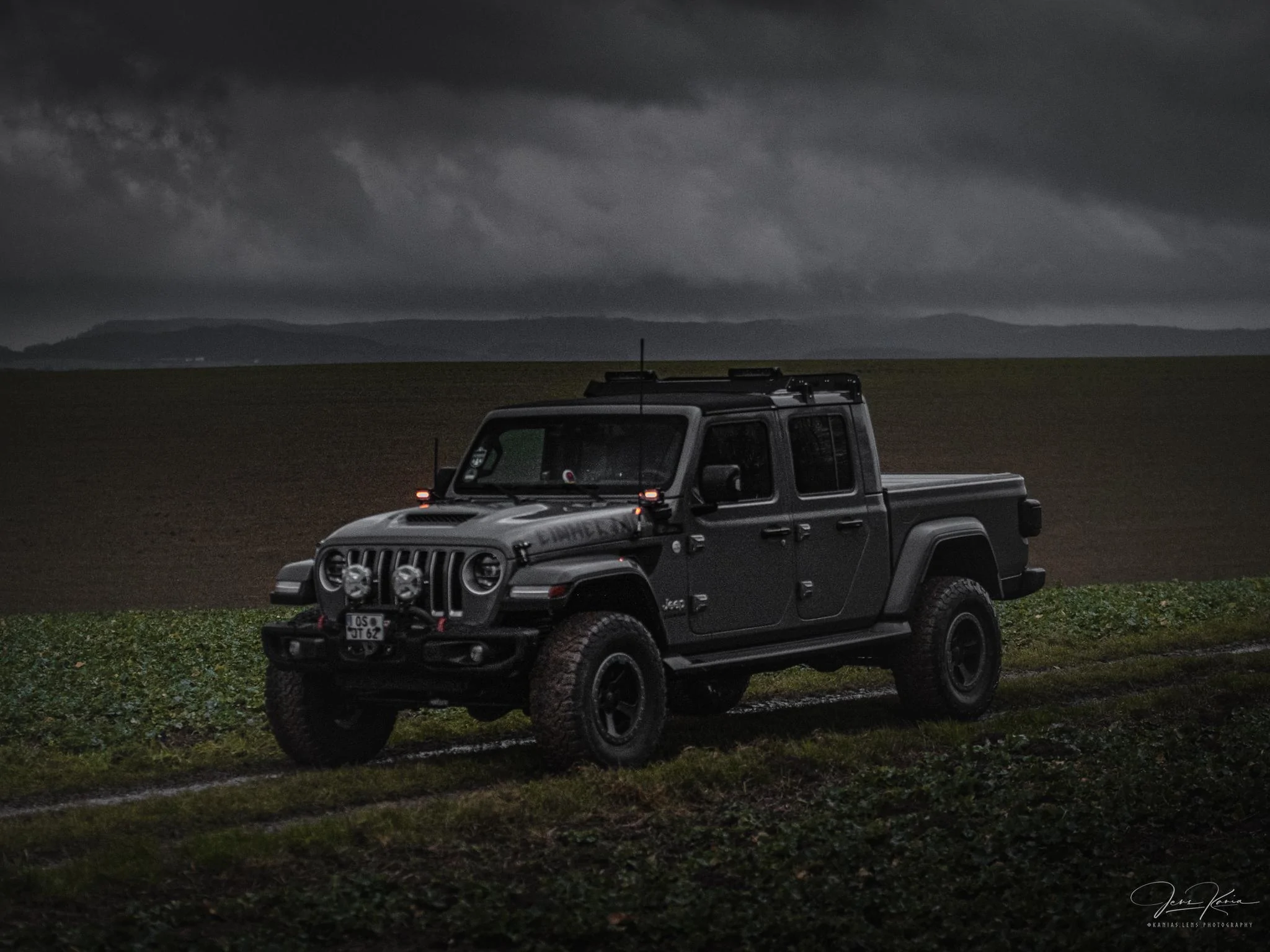 Jeep Gladiator Gladiator Glamour Shots 0E08422D-9238-4FA3-B9AB-06C715D99785