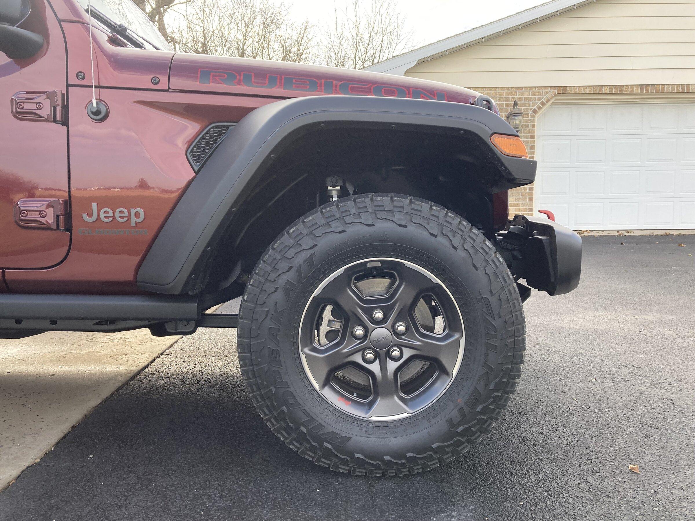 Jeep Gladiator Rubicon with 1.5" Teraflex Leveling Kit and Daystar .75" Rear Spacers full