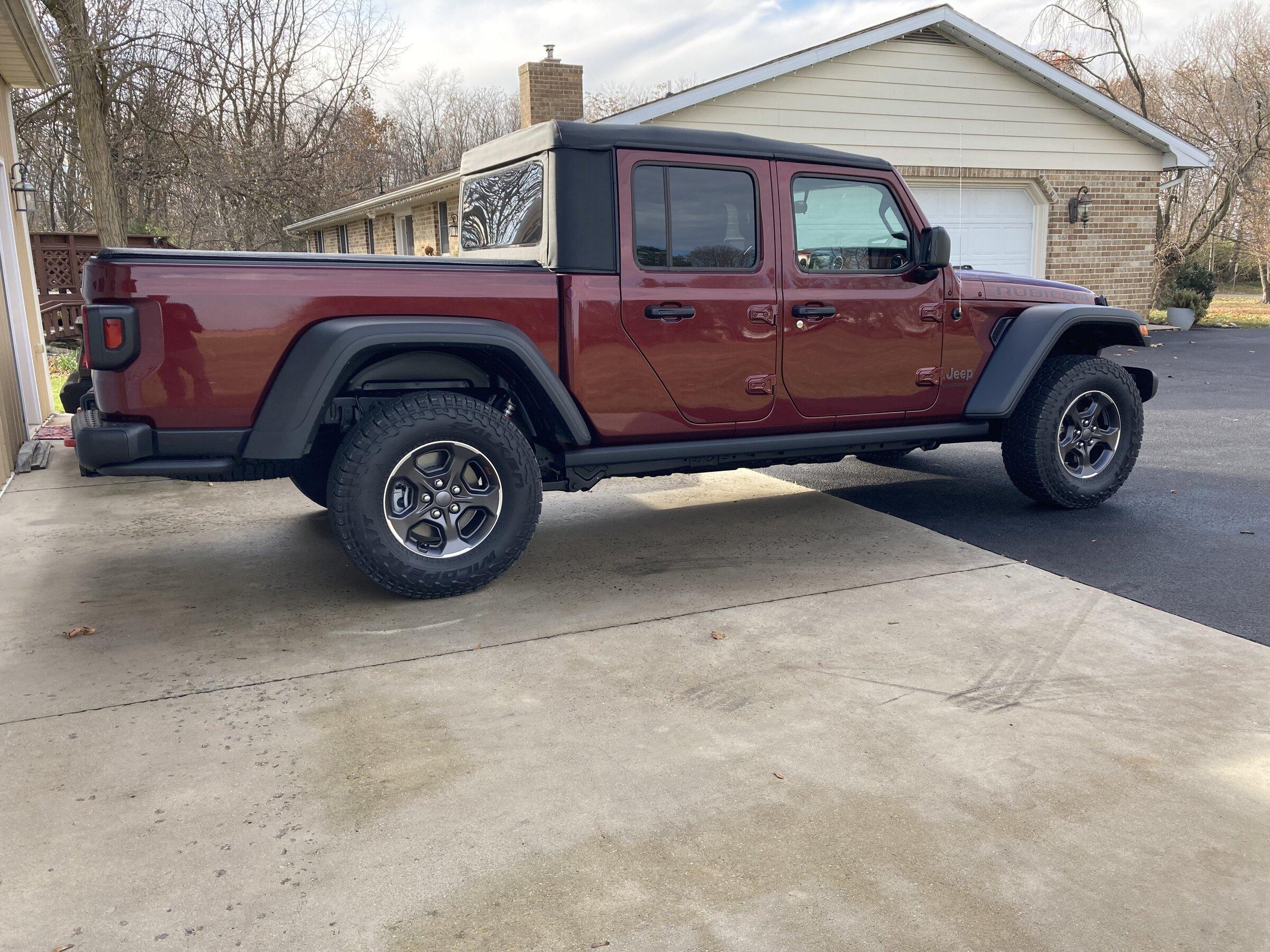 Jeep Gladiator Rubicon with 1.5" Teraflex Leveling Kit and Daystar .75" Rear Spacers full