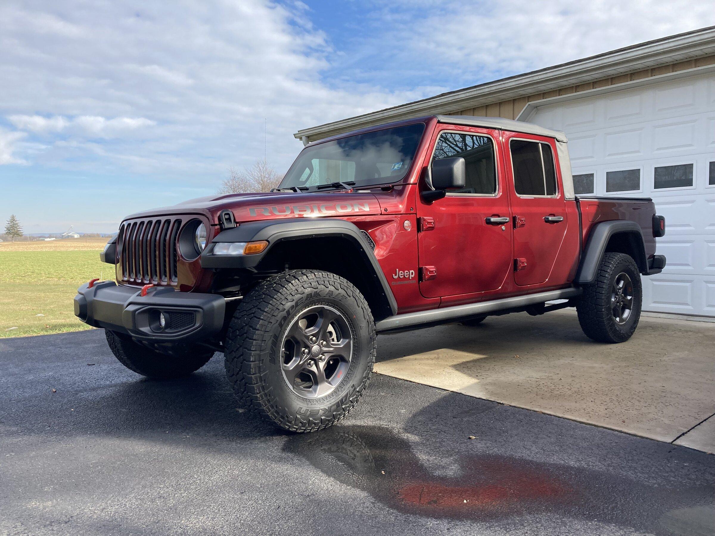 Jeep Gladiator Rubicon with 1.5" Teraflex Leveling Kit and Daystar .75" Rear Spacers full
