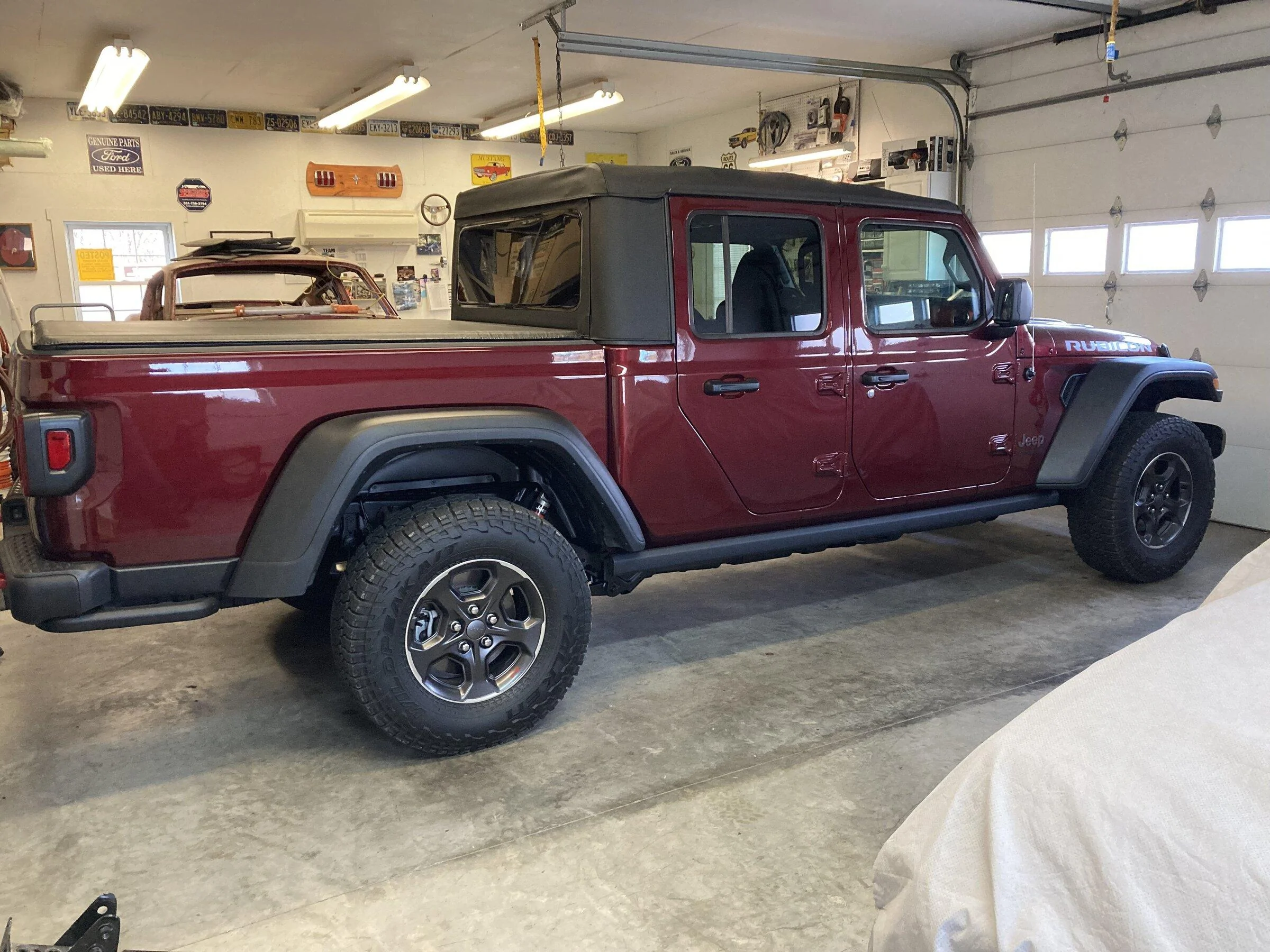 Jeep Gladiator Rubicon with 1.5" Teraflex Leveling Kit and Daystar .75" Rear Spacers full