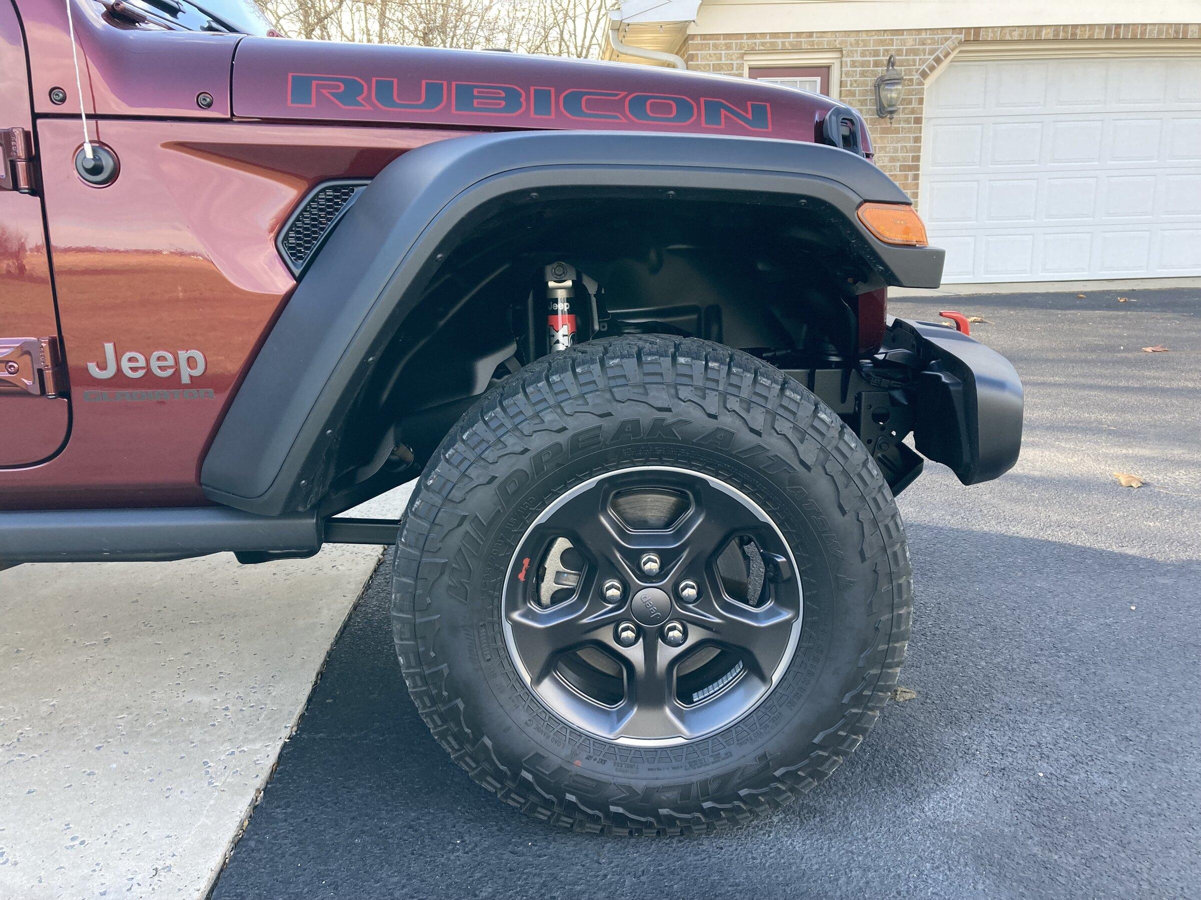 Jeep Gladiator Rubicon with 1.5" Teraflex Leveling Kit and Daystar .75" Rear Spacers full