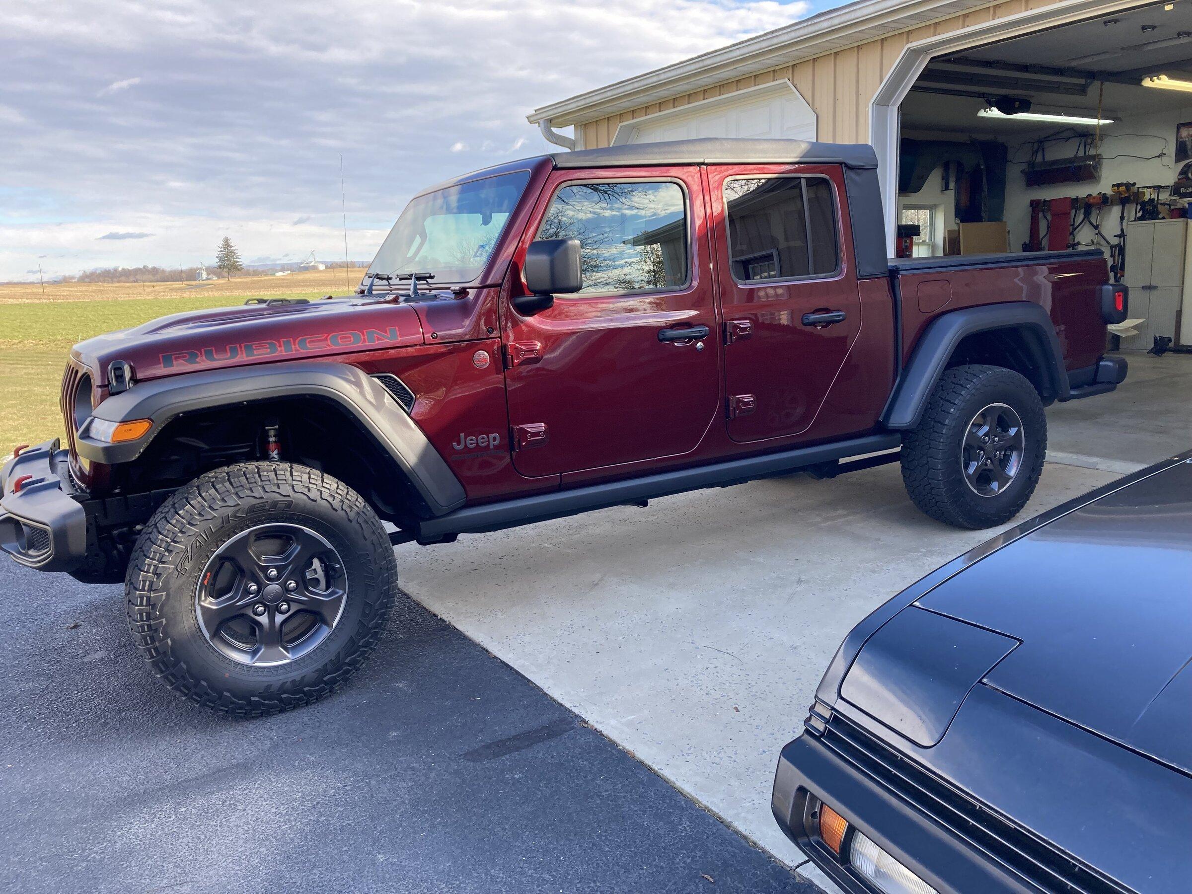 Jeep Gladiator Rubicon with 1.5" Teraflex Leveling Kit and Daystar .75" Rear Spacers full