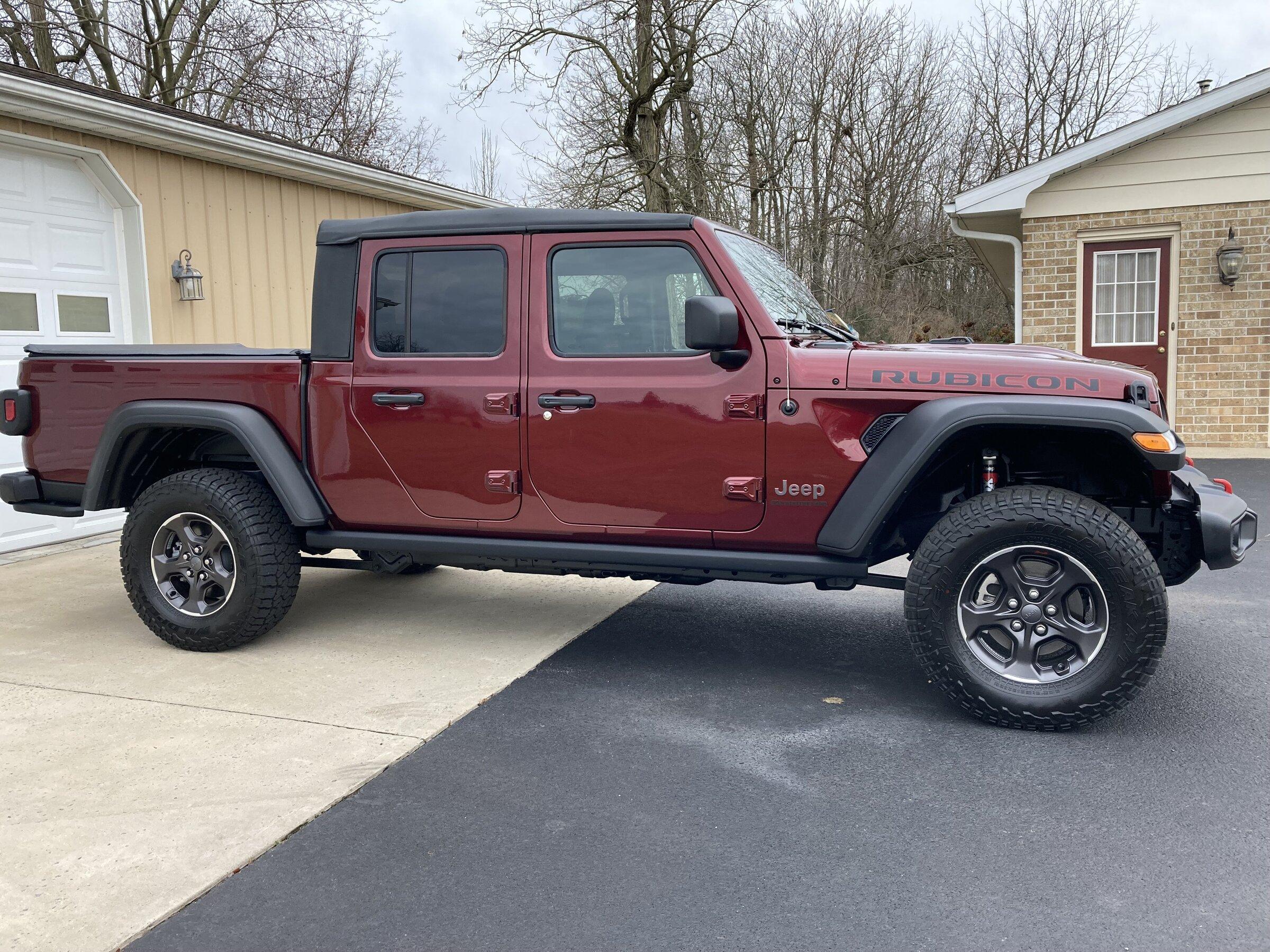 Jeep Gladiator Rubicon with 1.5" Teraflex Leveling Kit and Daystar .75" Rear Spacers full