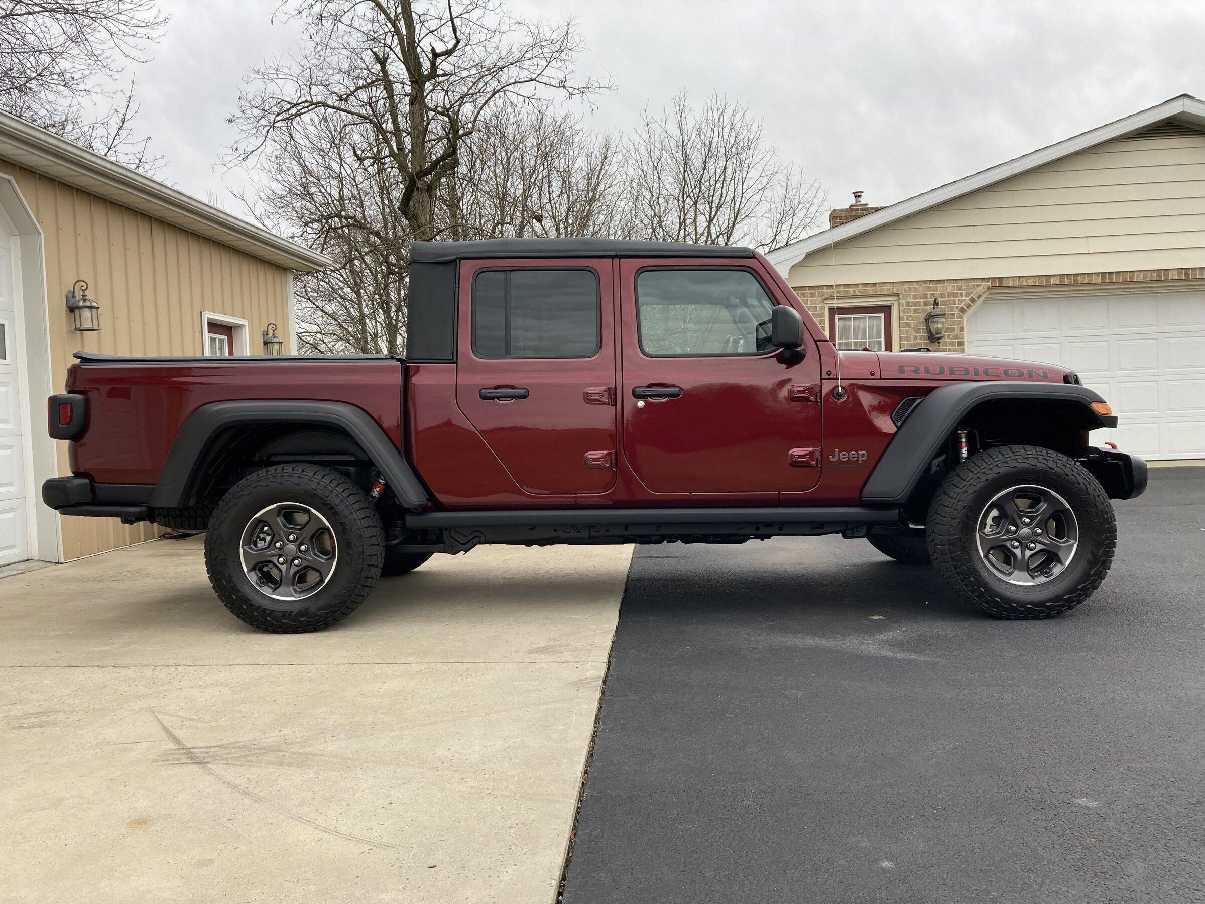 Jeep Gladiator Rubicon with 1.5" Teraflex Leveling Kit and Daystar .75" Rear Spacers full