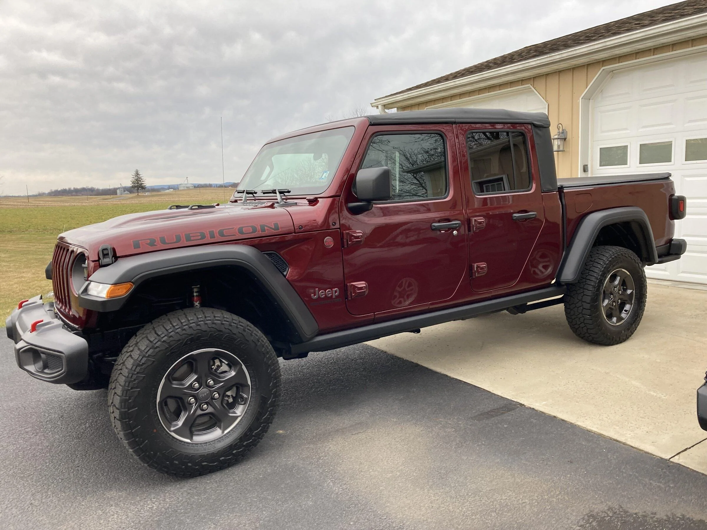 Jeep Gladiator Rubicon with 1.5" Teraflex Leveling Kit and Daystar .75" Rear Spacers full