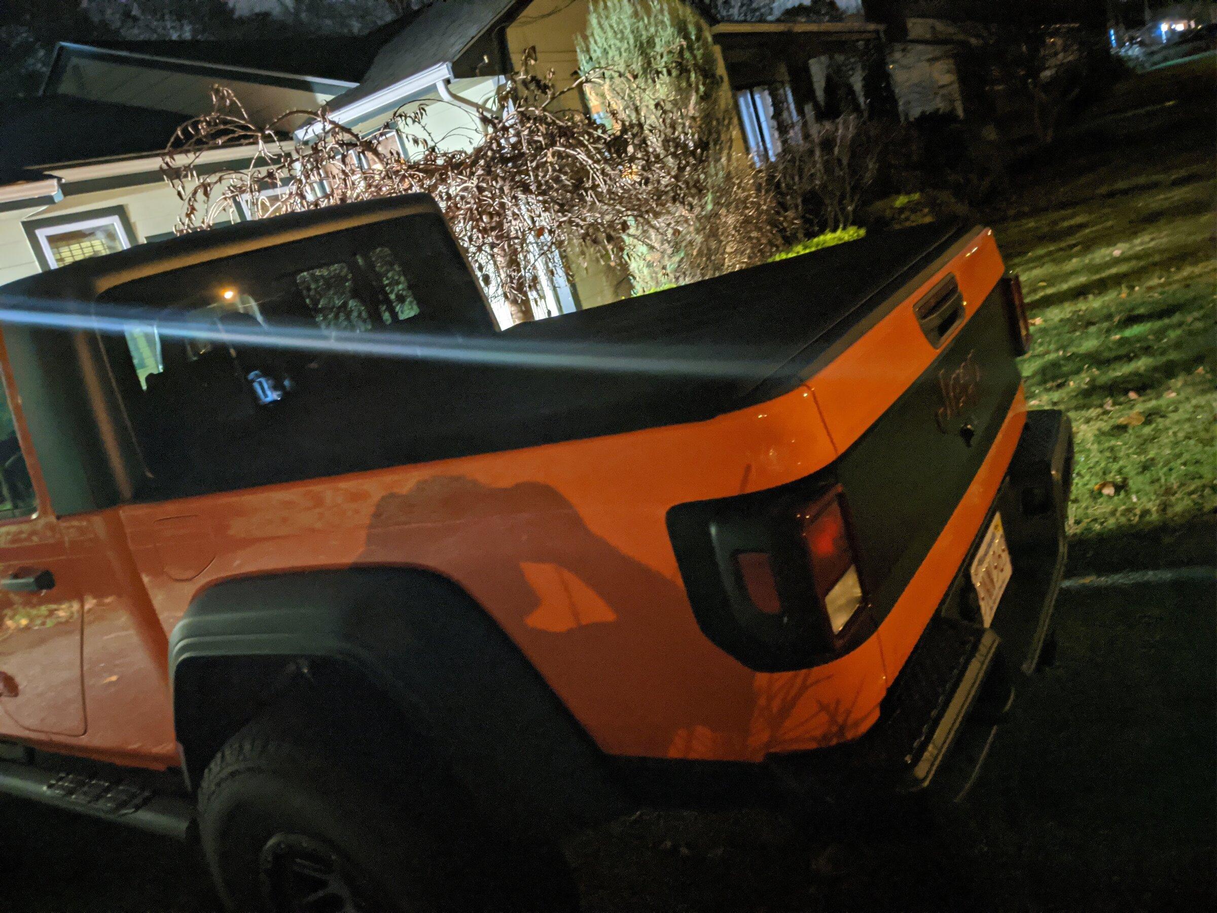 Jeep Gladiator Factory roll up tonneau cover IMG_20191119_182132