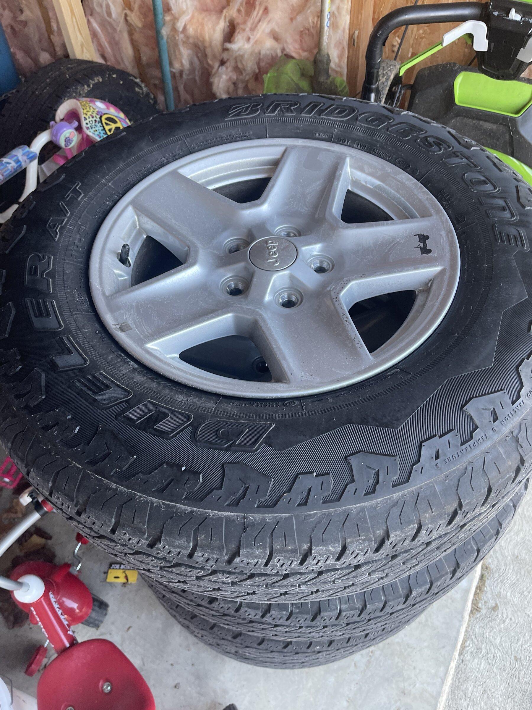 Jeep Gladiator Max Tow factory wheels and tires C3A441C2-B775-4B32-9AD4-1EB5ADBECEB1