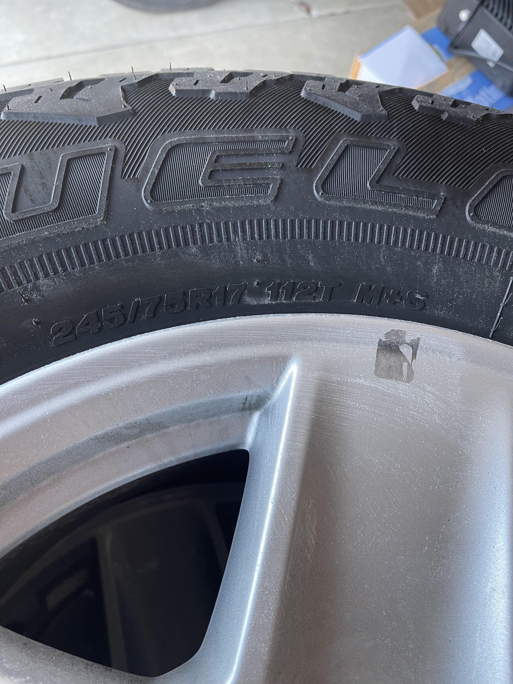 Jeep Gladiator Max Tow factory wheels and tires 359CA5AB-21B9-41AC-8914-5653D7C61C74