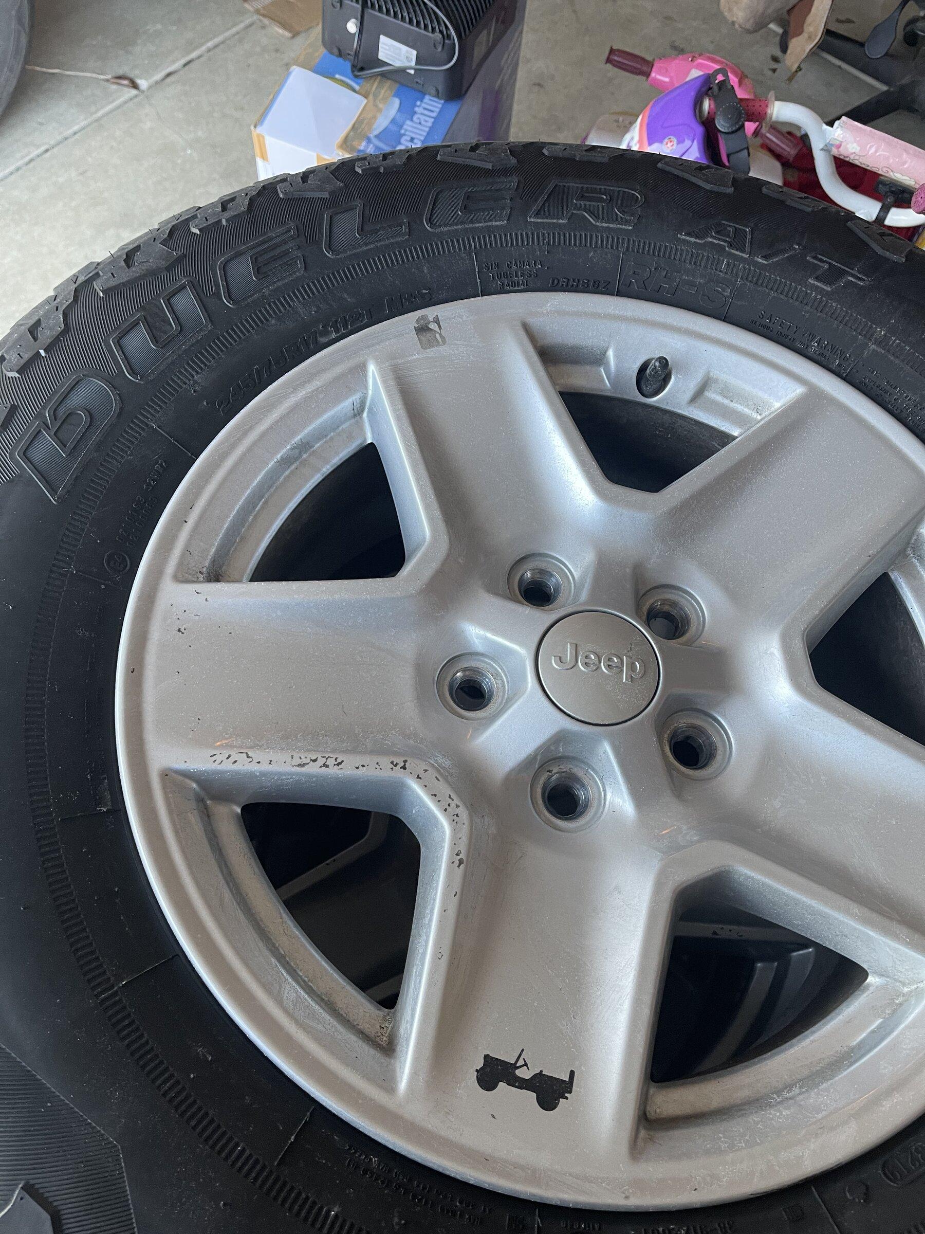 Jeep Gladiator Max Tow factory wheels and tires 167A2E60-6395-4F23-B525-D1D8821C0B9D
