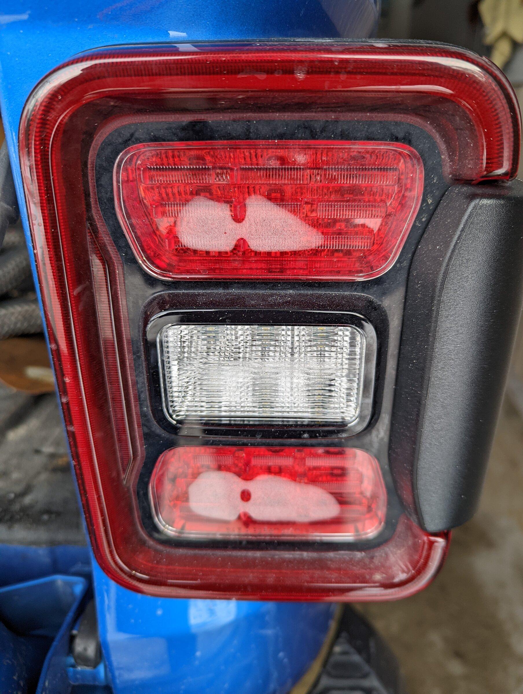 Jeep Gladiator LED taillight moisture PXL_20220204_211715626