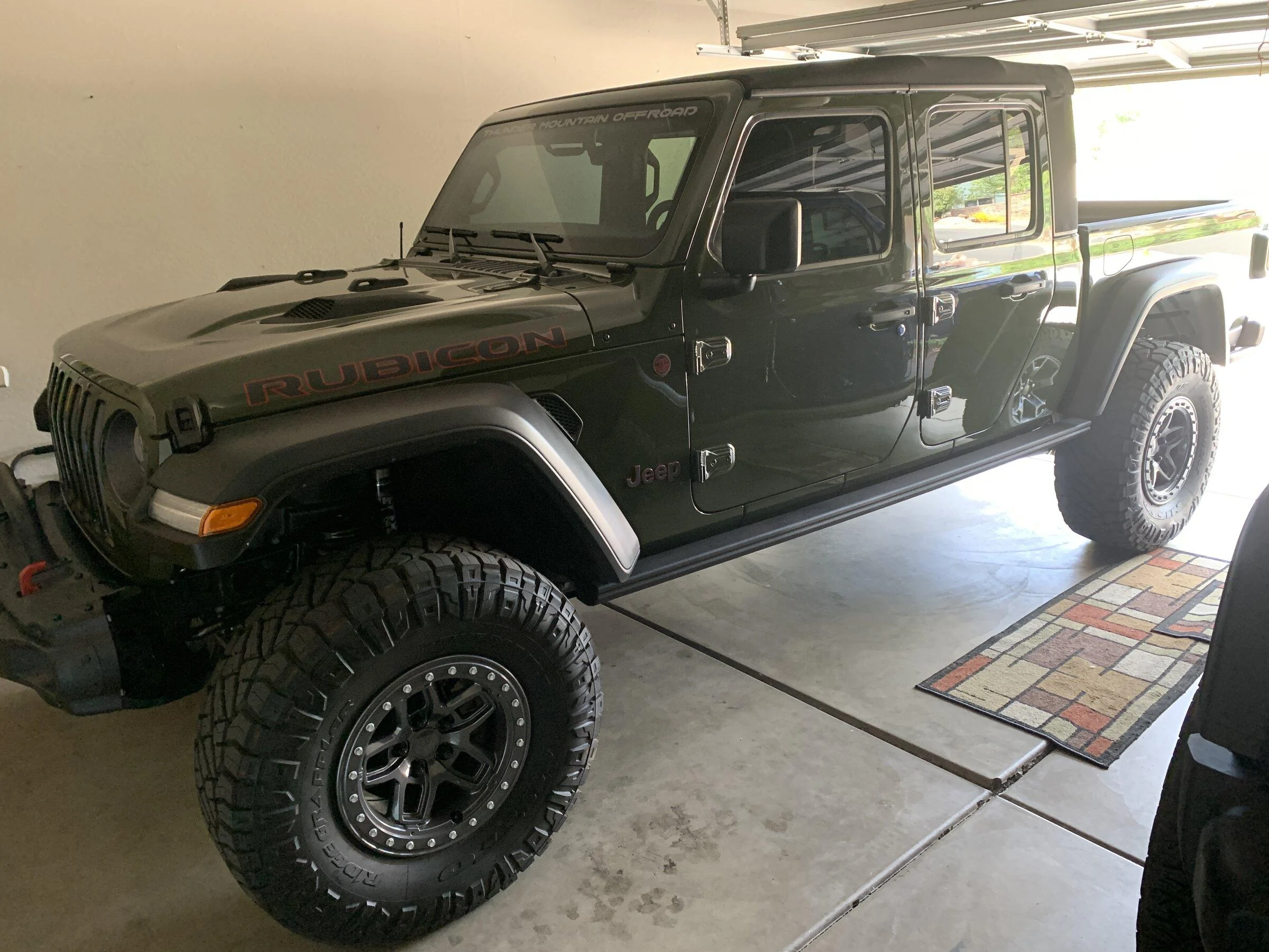 Jeep Gladiator 37" Tires non-Rubicon diesel 65653444425__361DBCCC-2772-41FF-9B62-E30B033D60B0 2