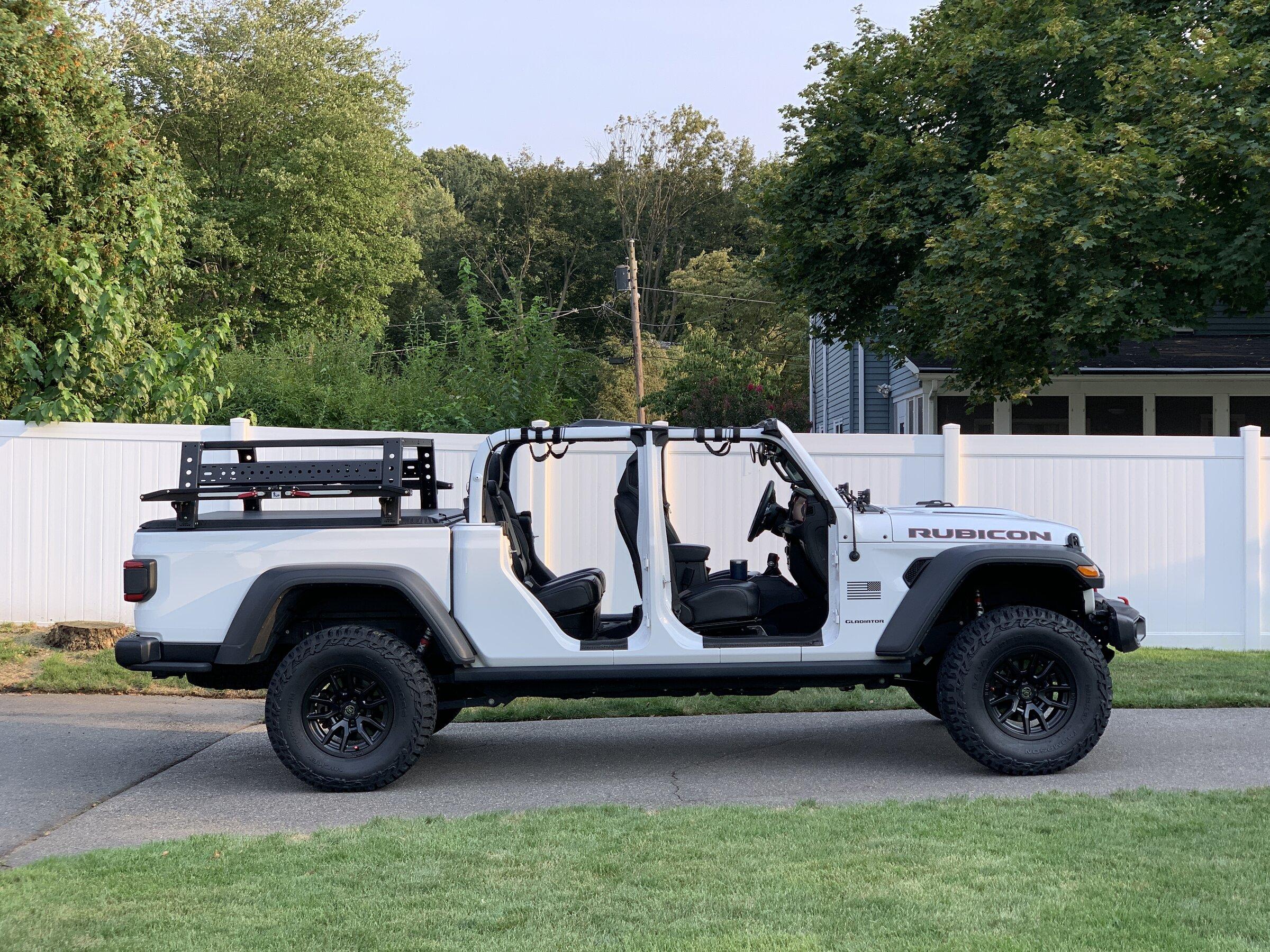 Jeep Gladiator Topless with a bed rack EA3E7873-3E4A-4120-8E24-4F8999AC1709