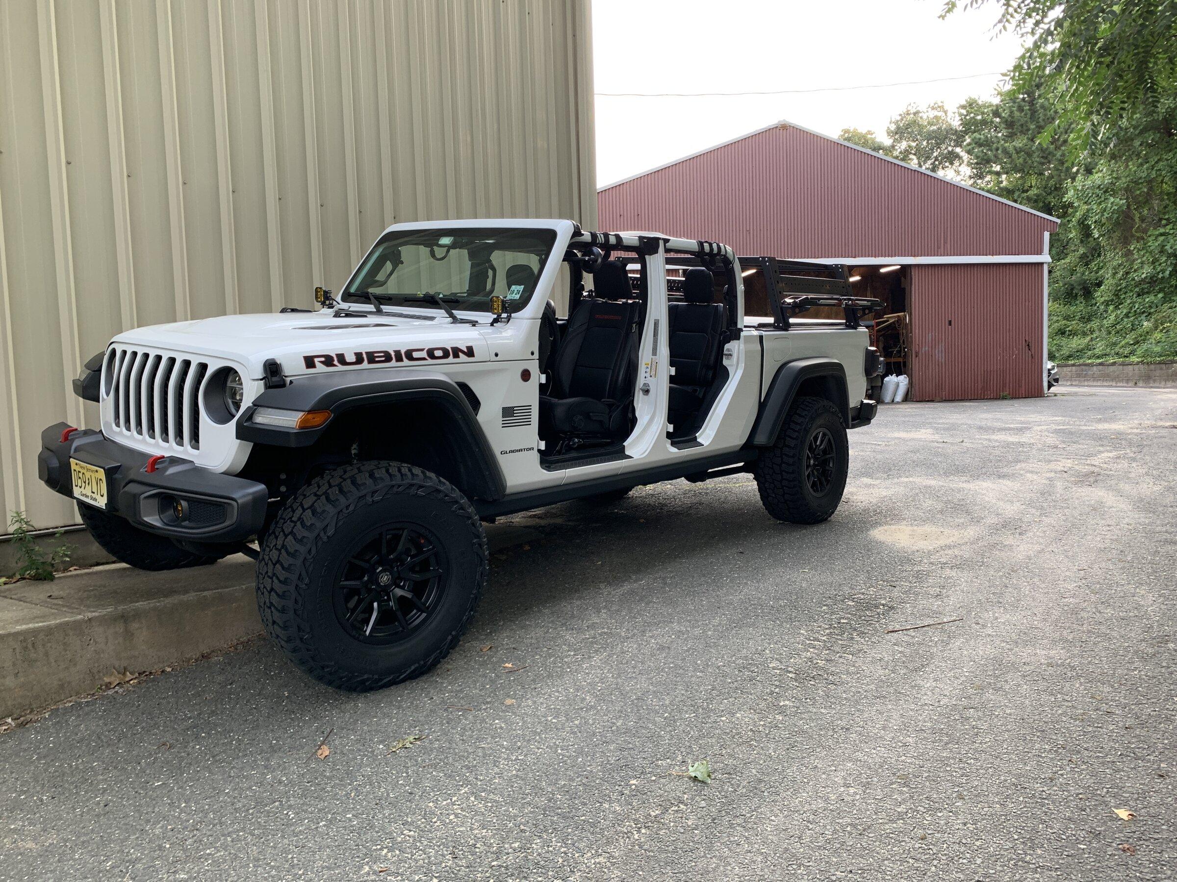 Jeep Gladiator Topless with a bed rack 59F57641-16B3-40B4-8E39-A8CD3CCF7492