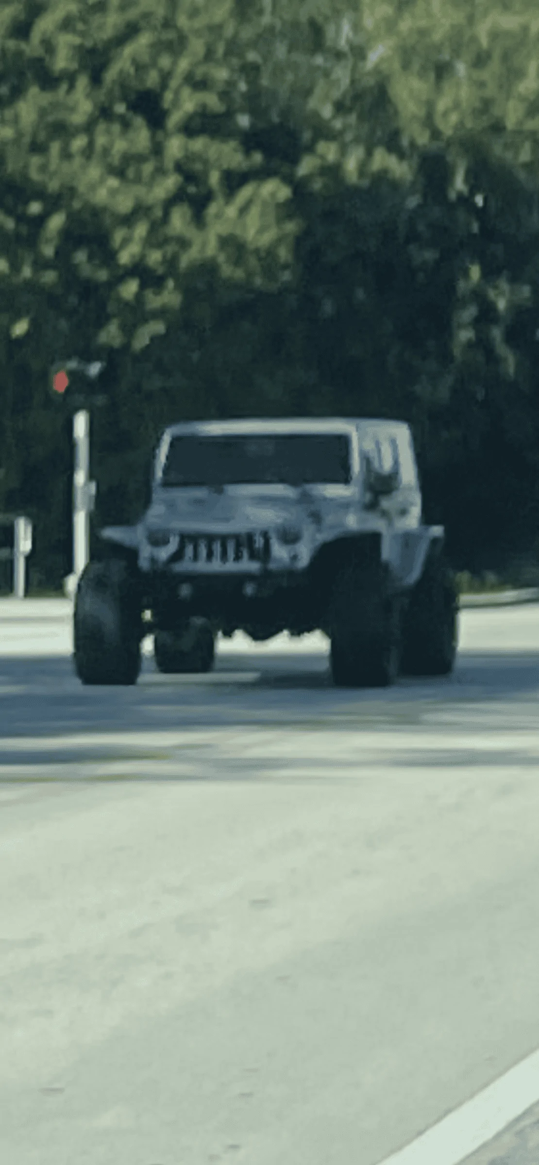 Jeep Gladiator Mojave big tires DC9134D2-CECD-406E-89D0-382AF4AF76E0