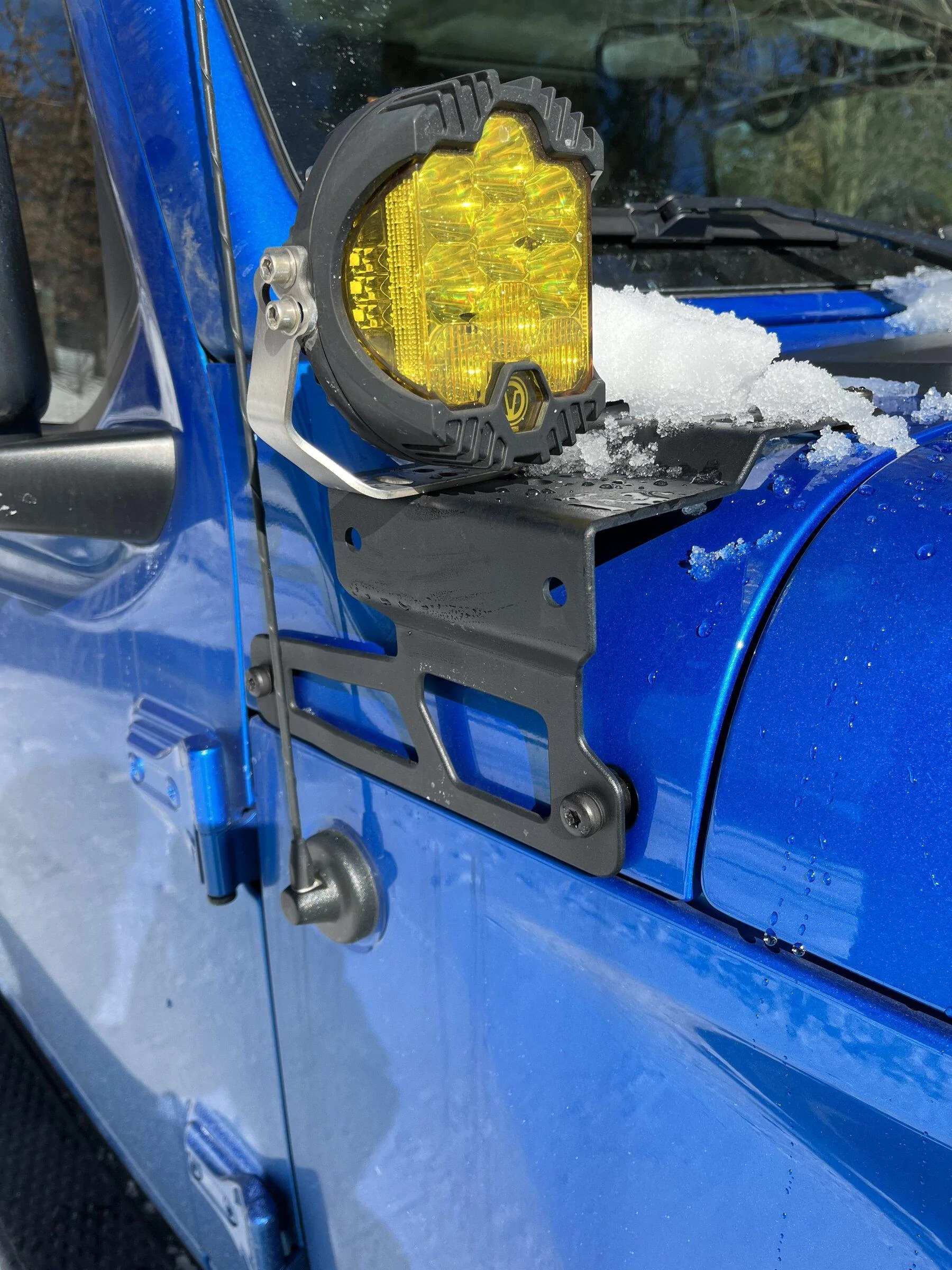Jeep Gladiator Pillar/fender area cube light mount with antenna bracket? FCF02108-5997-4C4B-986B-D962DD97F9C9