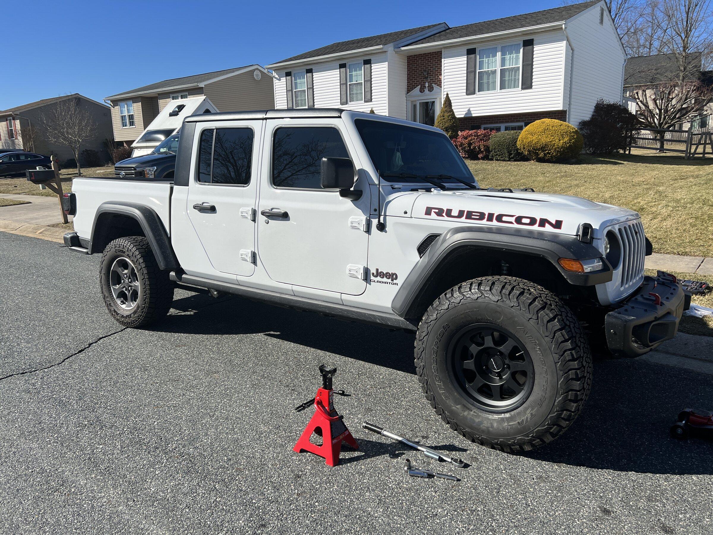 Jeep Gladiator BRIGHT WHITE Gladiator JT Club F7F266BE-E135-47F1-B41B-AF7C5547A08B