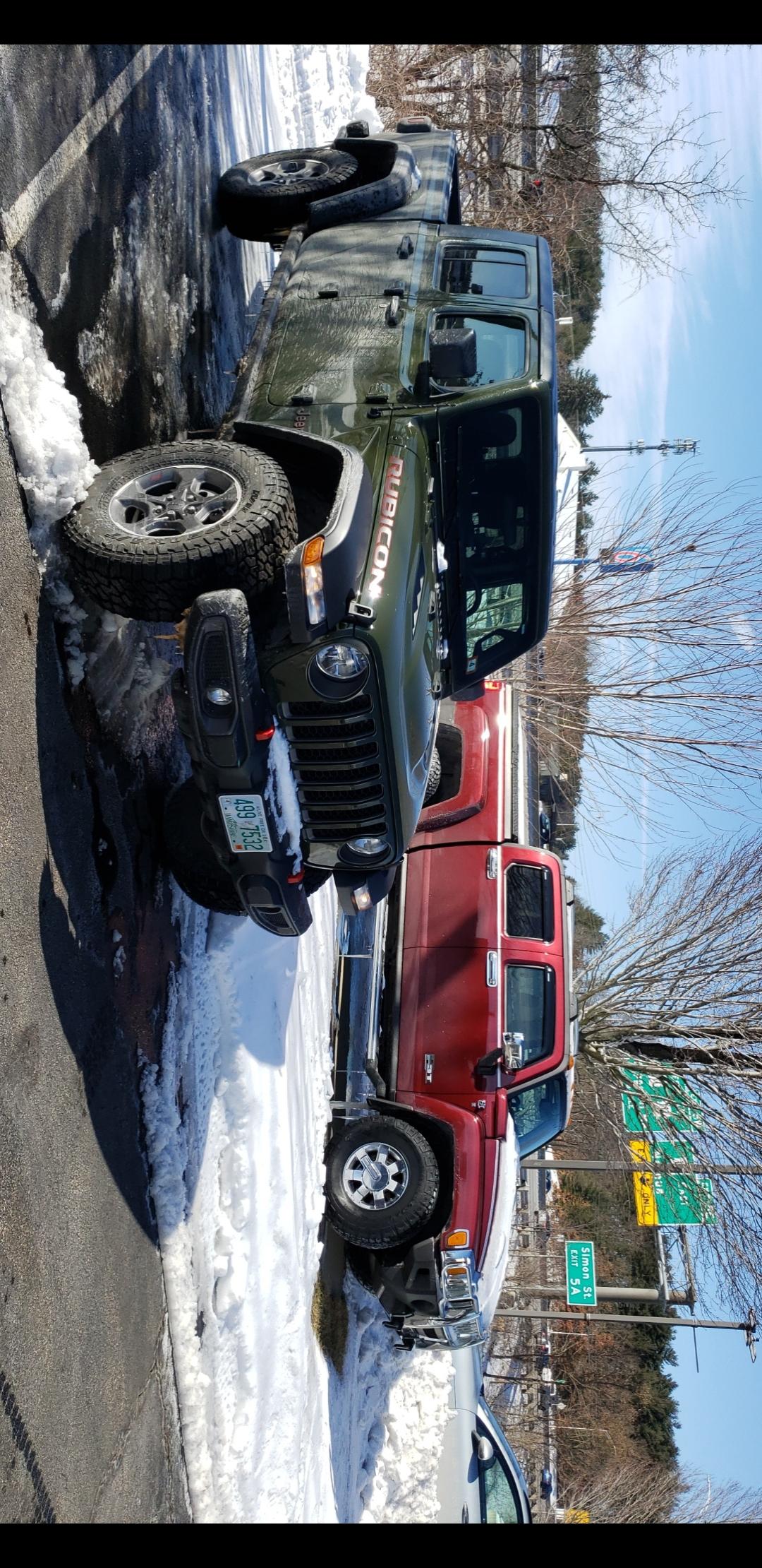 Jeep Gladiator My rubicon next to a H3t alpha Screenshot_20220207-094855_Gallery