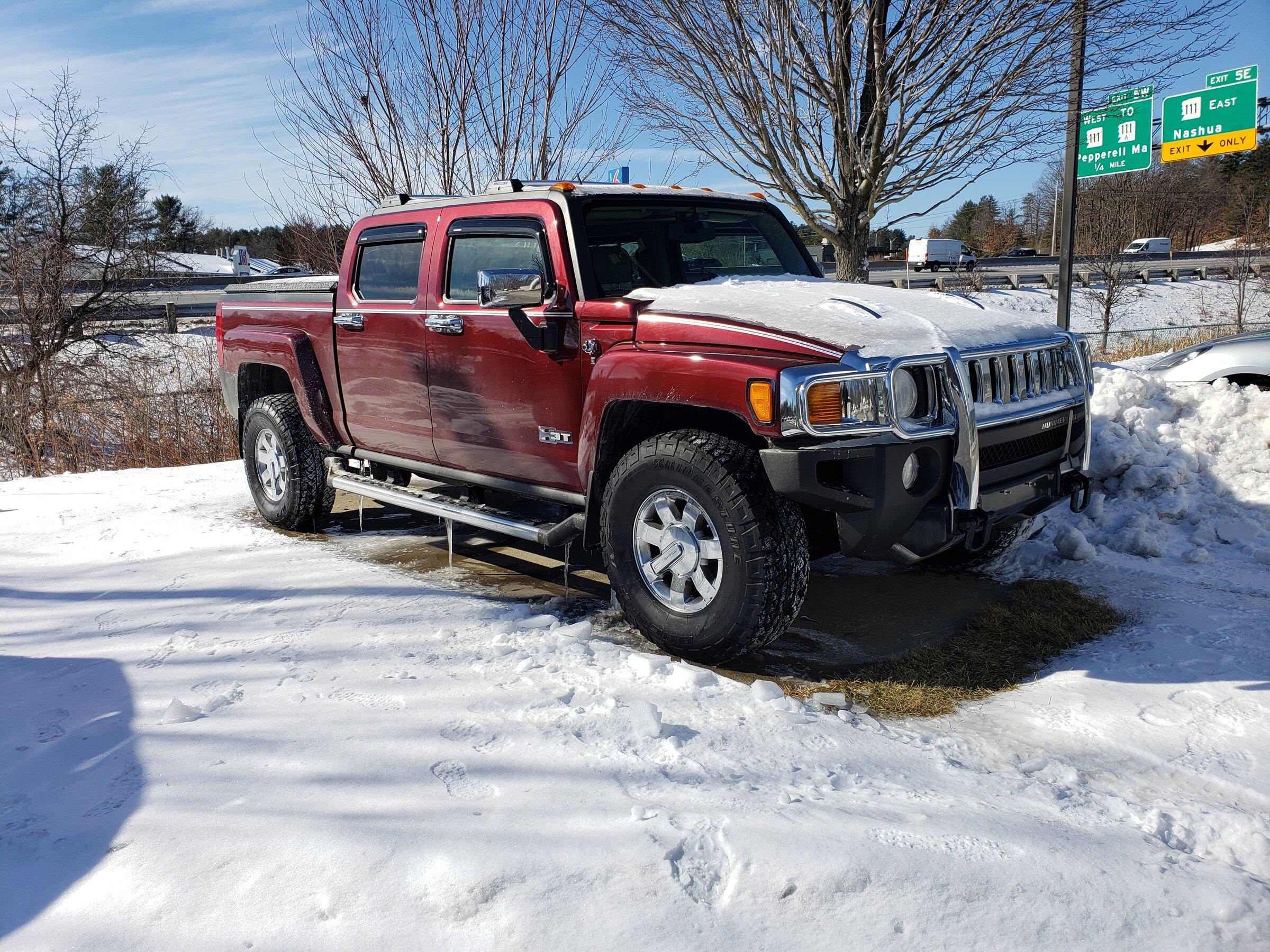 Jeep Gladiator My rubicon next to a H3t alpha 20220206_121740