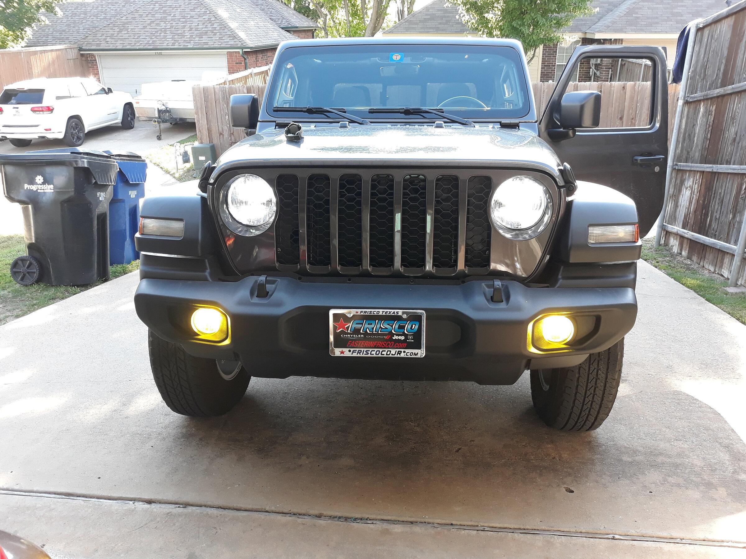 Jeep Gladiator LED Bulb Replacement - IT WORKS! 20210502_181236