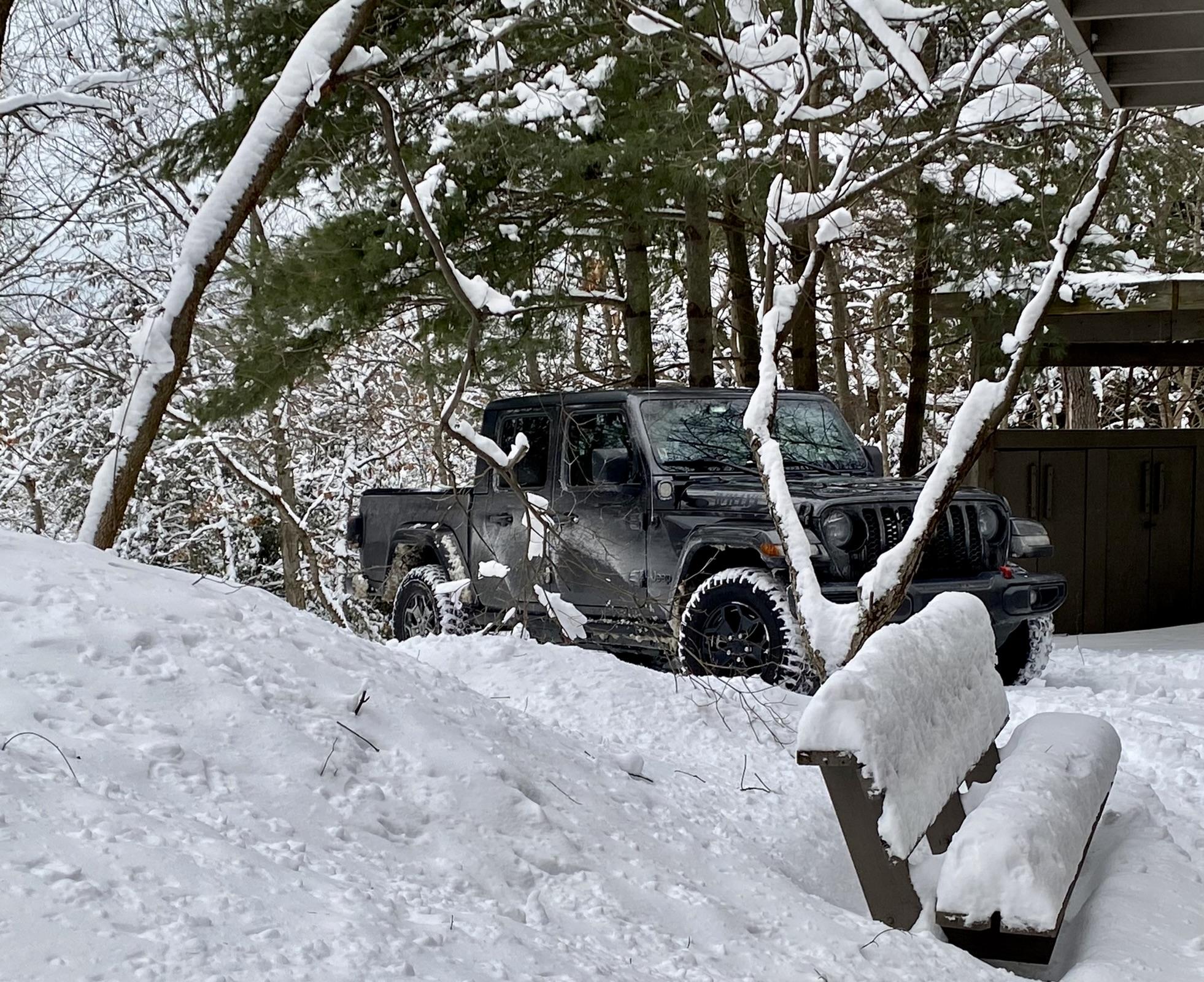 Jeep Gladiator Snow Pictures 3834746B-A085-4CB6-9E2C-A552E0147585