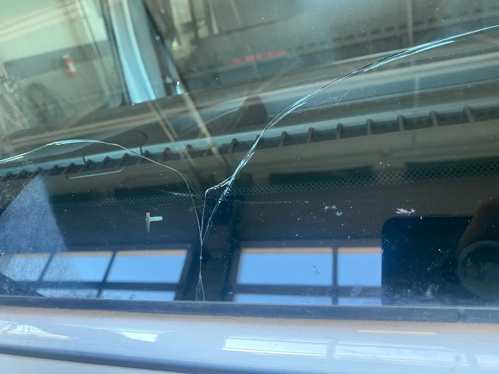 Jeep Gladiator Gorilla Glass cracked IMG_2318
