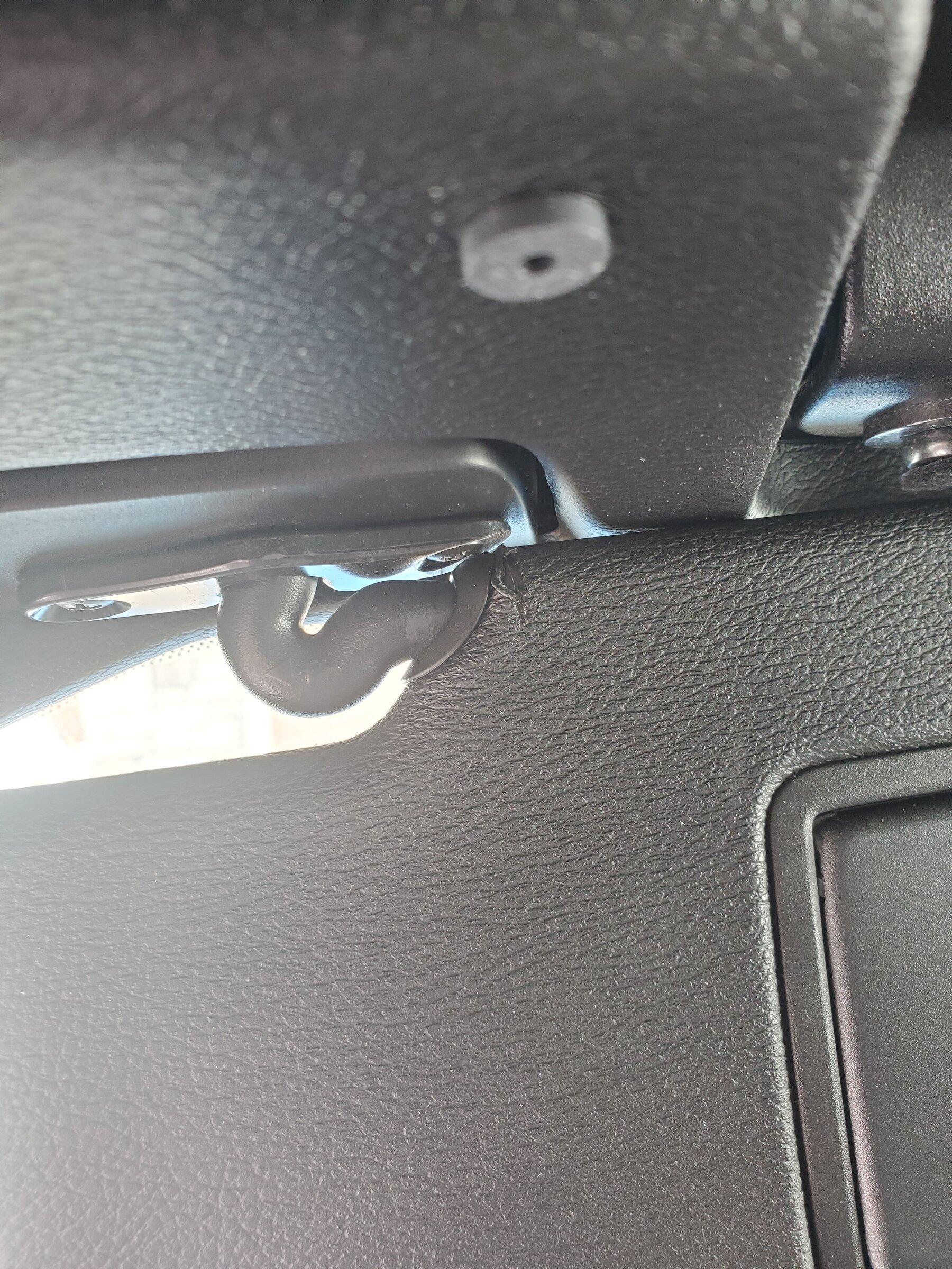 Jeep Gladiator Broken Sun Visor 20220208_104224