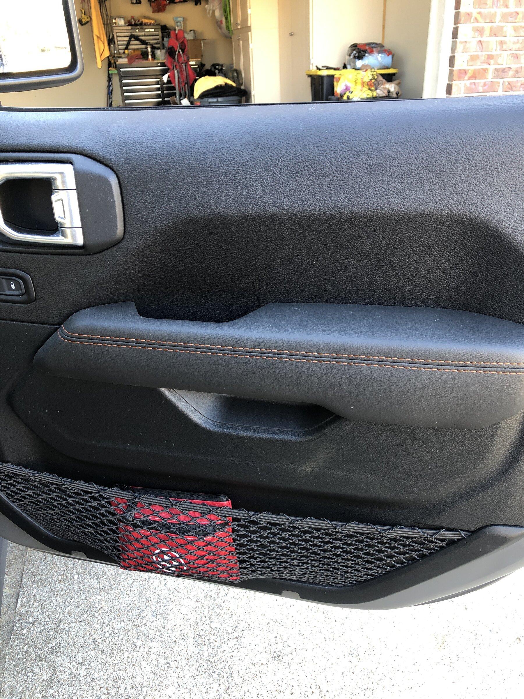 Jeep Gladiator Mojave leather Door Armrest fitment image