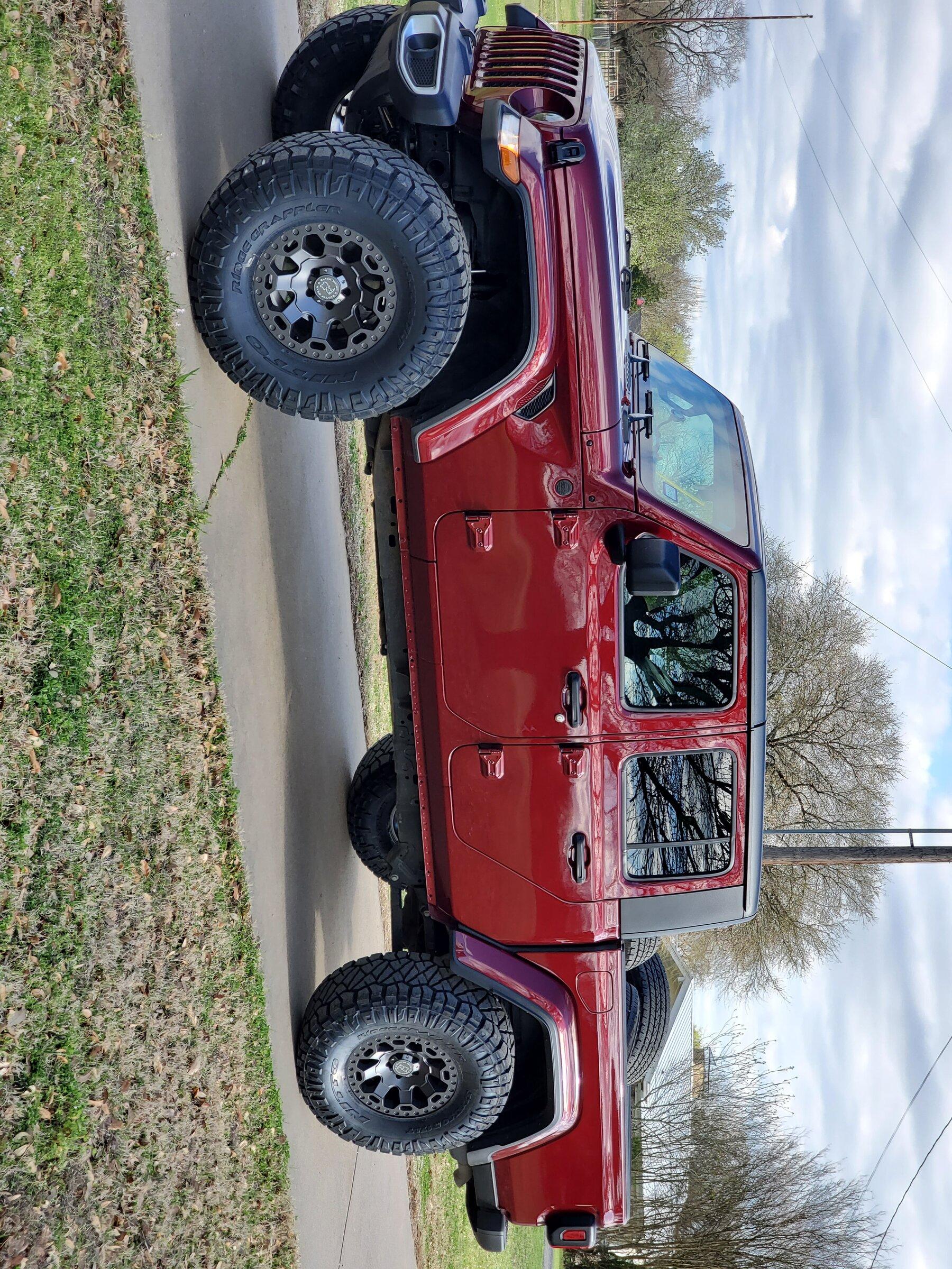 Jeep Gladiator 37" Tire & 17" wheel combo 20210319_165445