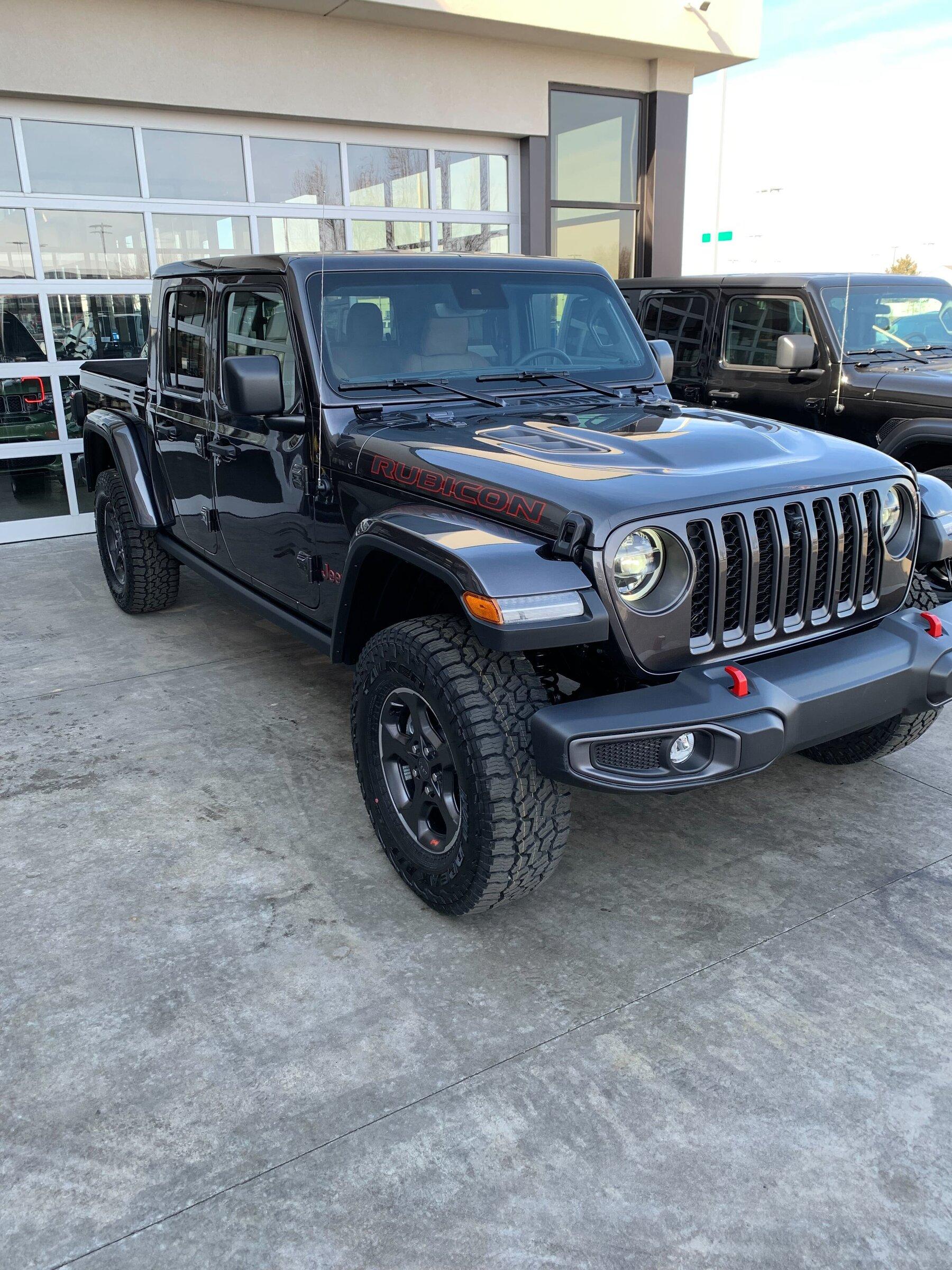 Jeep Gladiator Where are those MY22 JT's? Jee