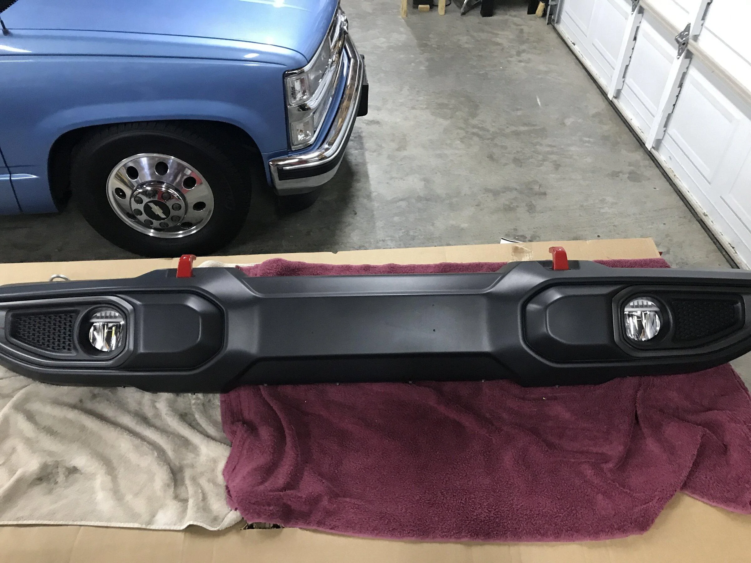 Jeep Gladiator Mojave Plastic Bumper and Sto n sho quick release tag bracket. 0F5E21E9-3D2C-40EF-9F8E-4B0D21FB16EE