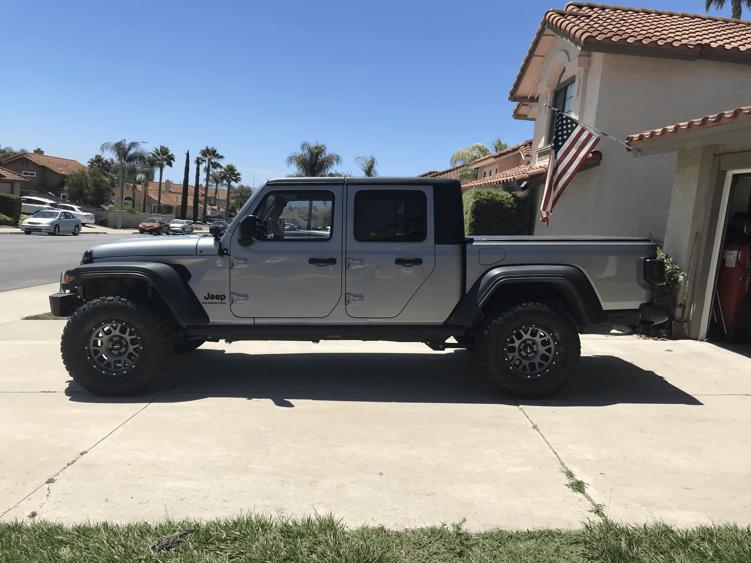 Jeep Gladiator Black is played out, let's see some colored rims tempImageJztrLz