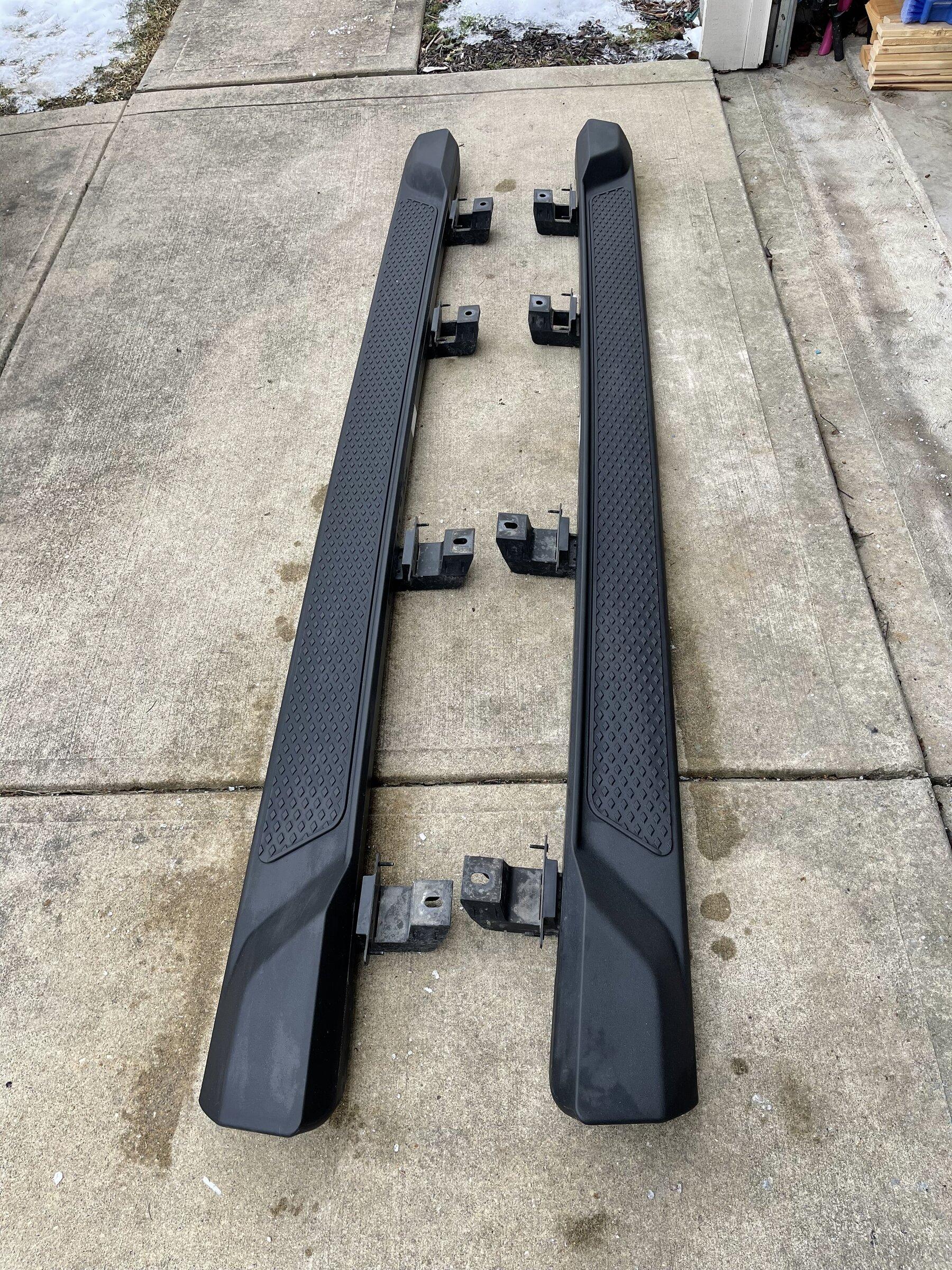 Jeep Gladiator Factory running boards E530F451-52AF-4177-9AA1-F048C07534D4