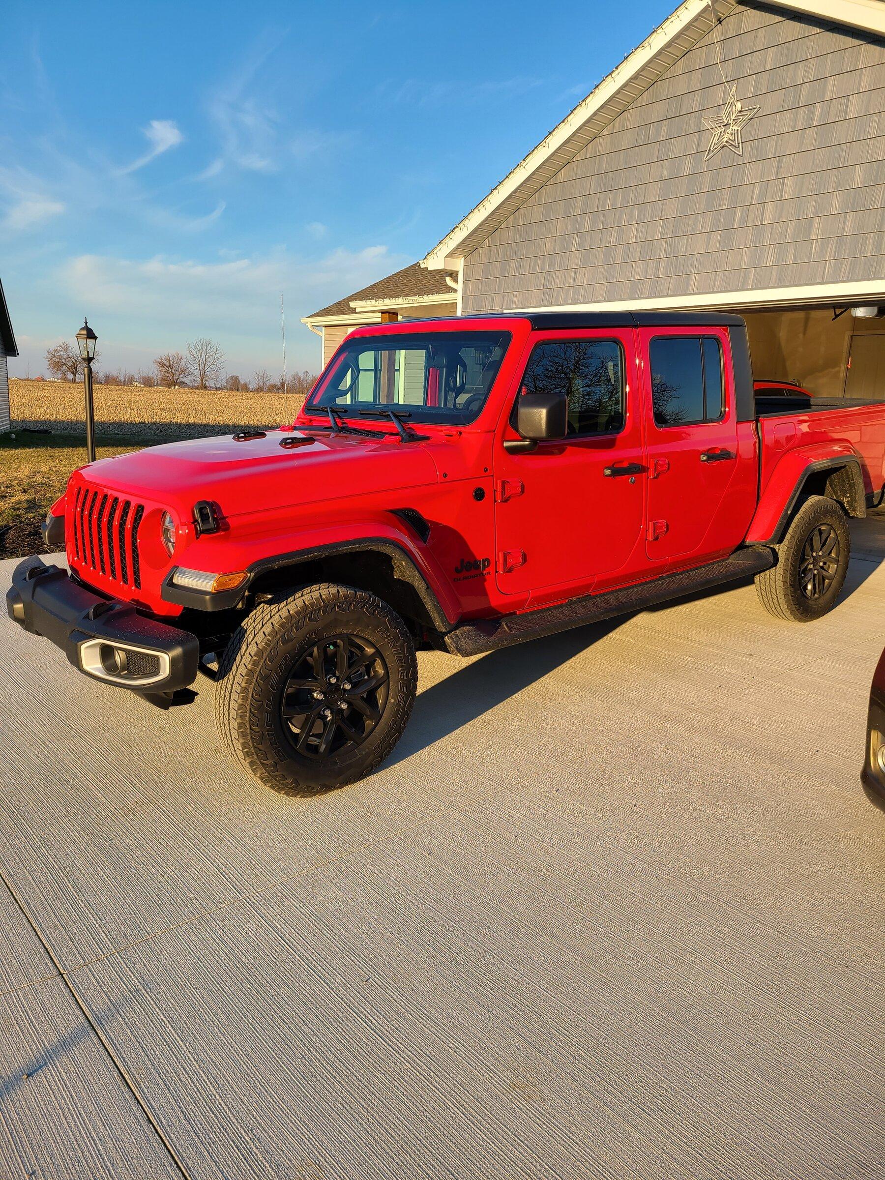 Jeep Gladiator Where are those MY22 JT's? 20211220_163122