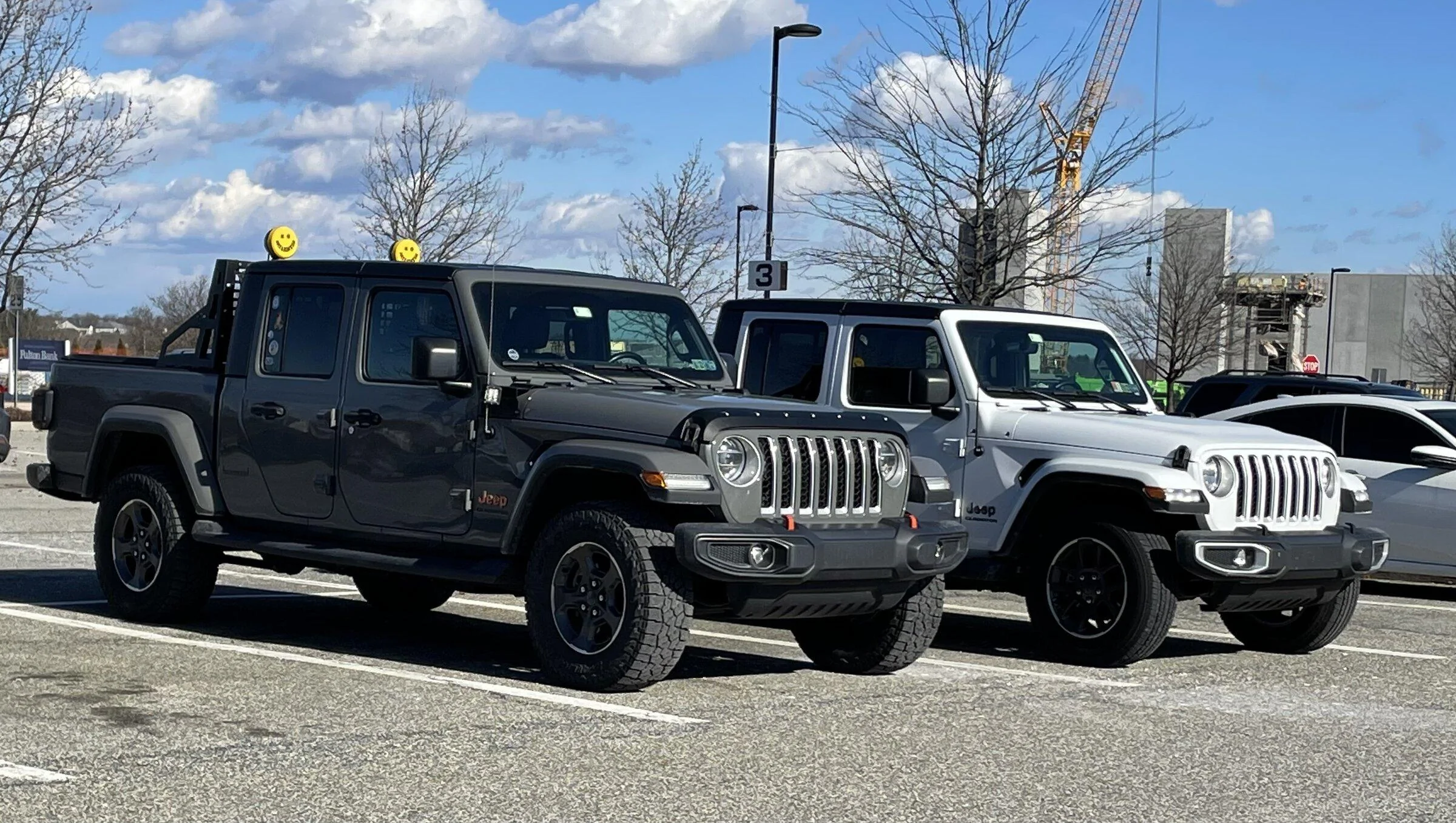 Jeep Gladiator Jeeps Parking Next To Jeeps 89BFC21F-B797-4583-A07D-63DD6D7F83F7
