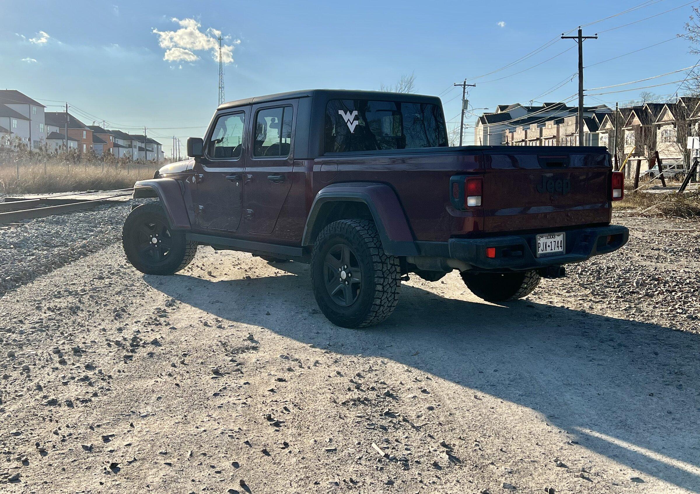 Jeep Gladiator Gladiator Glamour Shots 5334BC86-4AA9-46A5-9A7E-3B791A6463EA