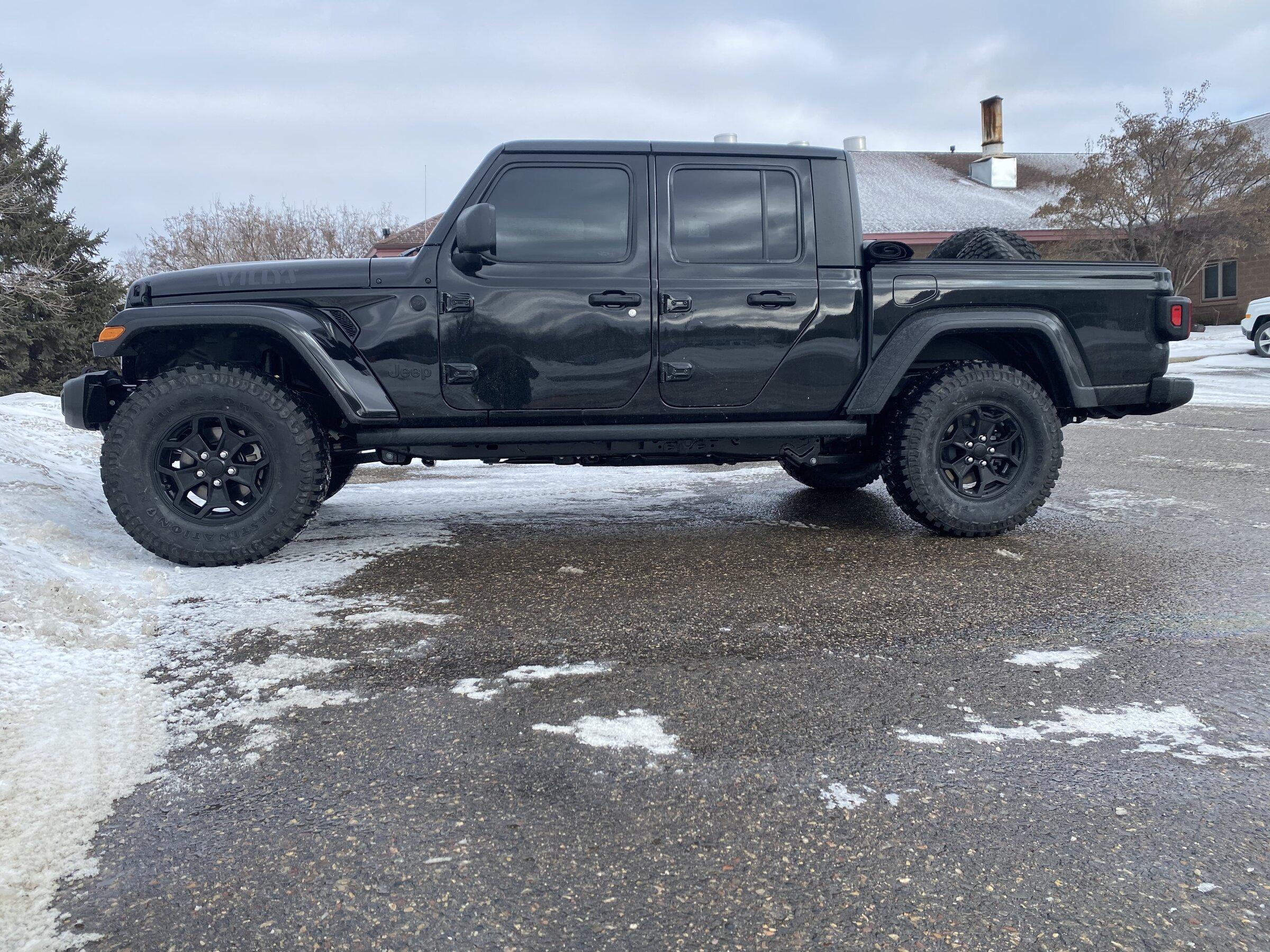 Jeep Gladiator Leveled, 35x12.50 on stock rim. 1.5 in. Wheel spacer 2D5AA031-642F-4FD4-80D0-81ED78C06868