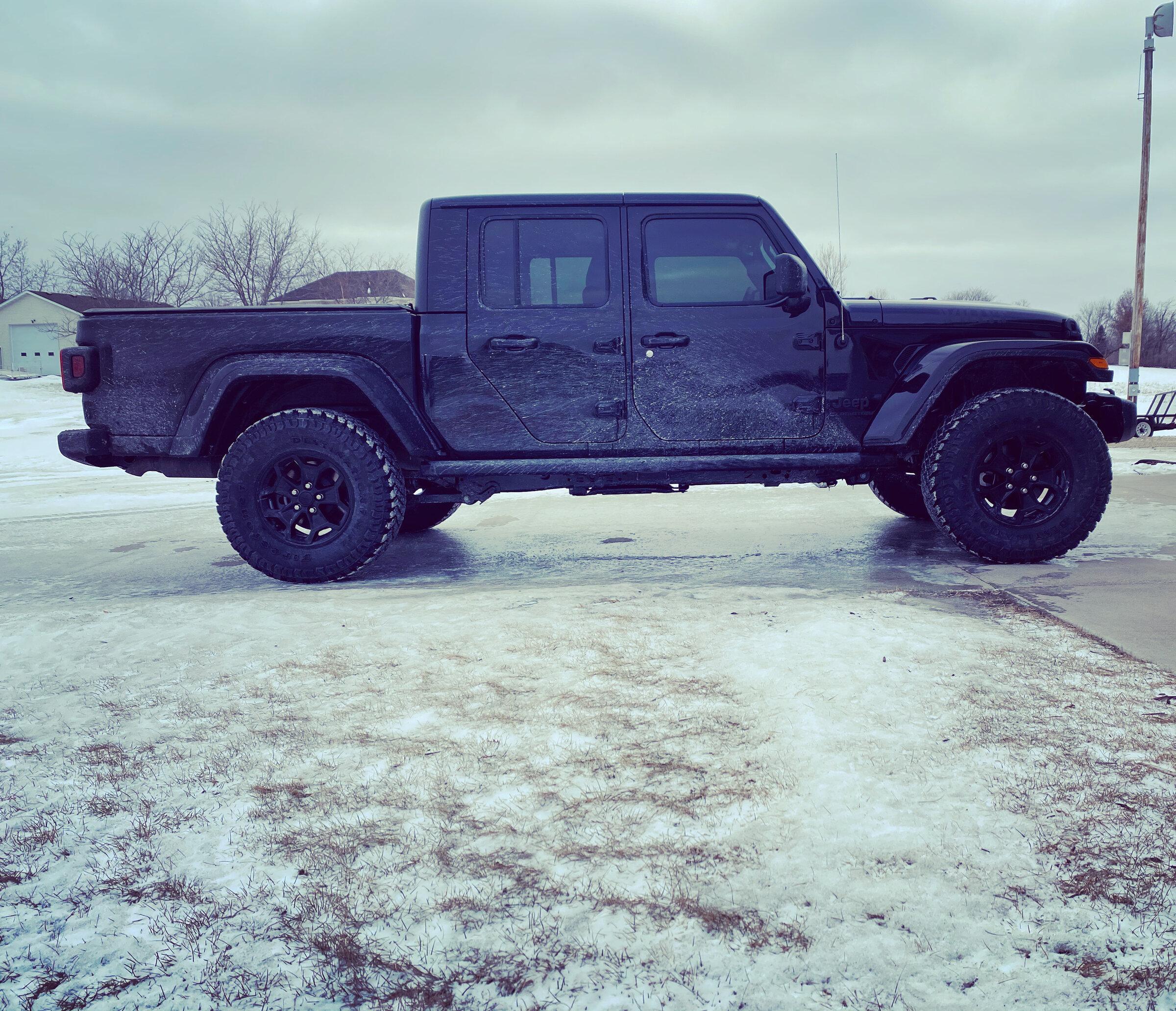 Jeep Gladiator Leveled, 35x12.50 on stock rim. 1.5 in. Wheel spacer 17920FA2-817B-42B0-B700-F01FB09C9AA3