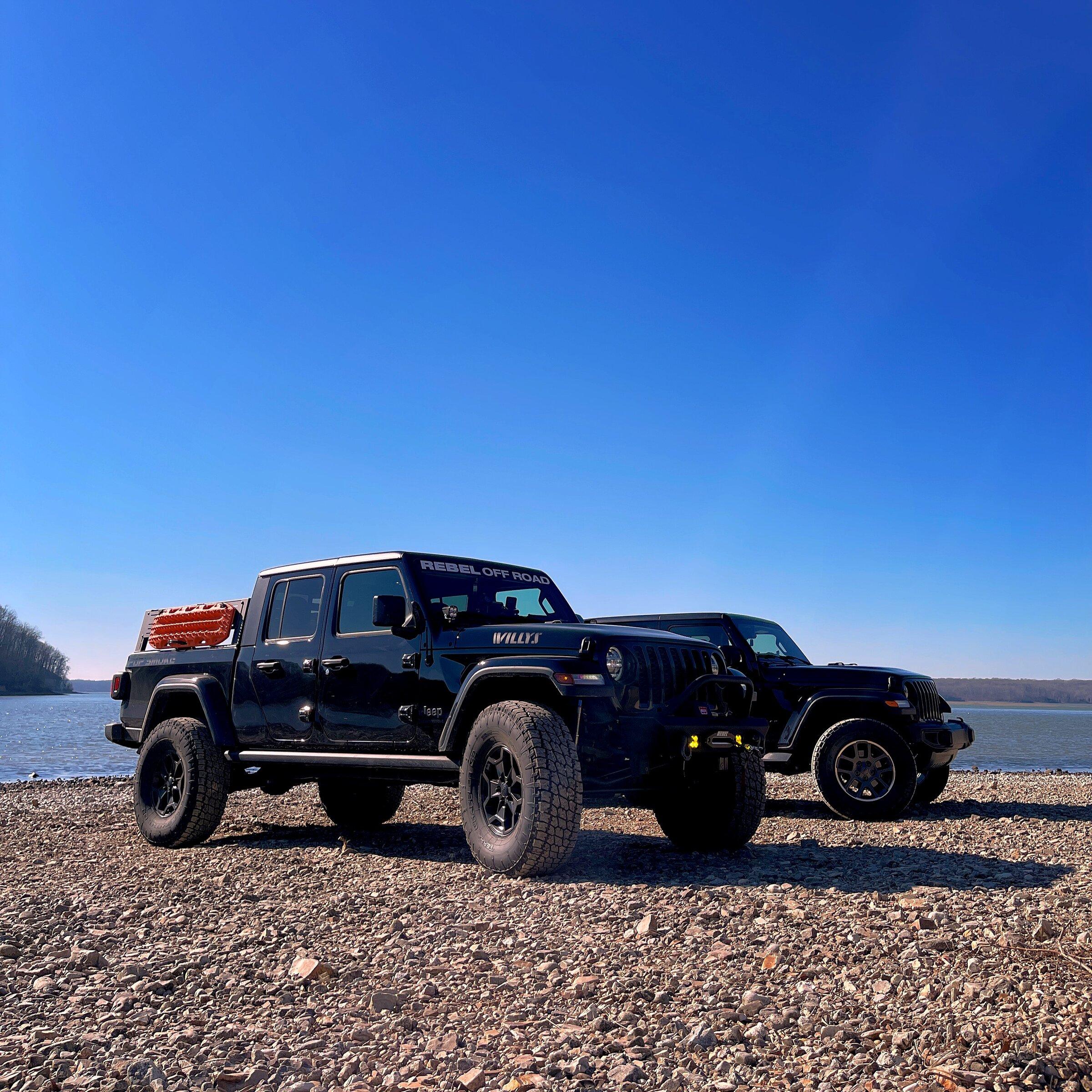 Jeep Gladiator BLACK Gladiator JT Club BBF4CE03-C50A-46DF-84FE-2B38369CA1FE