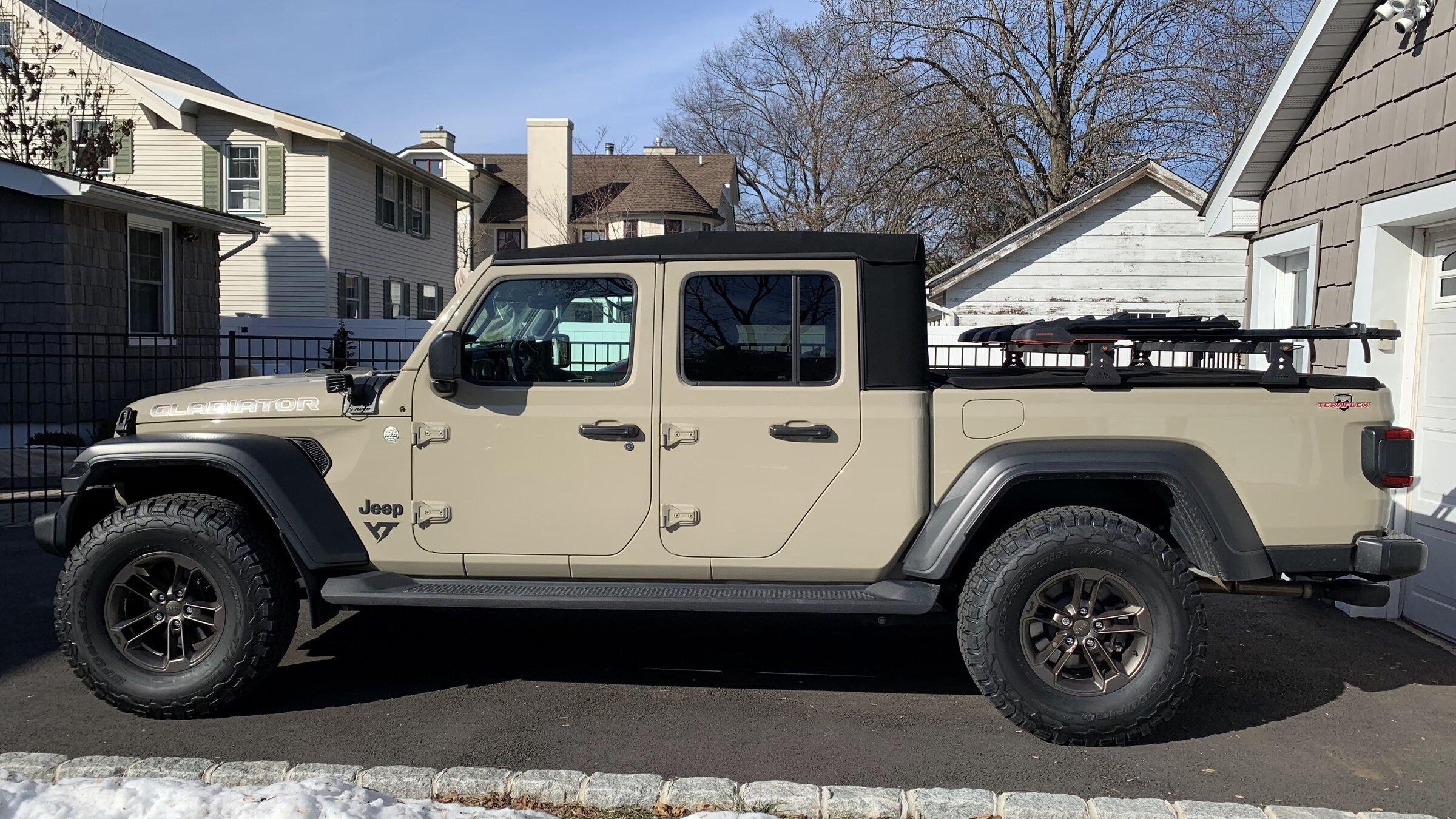 Jeep Gladiator bigger tires on unlifted Sport S IMG_9273