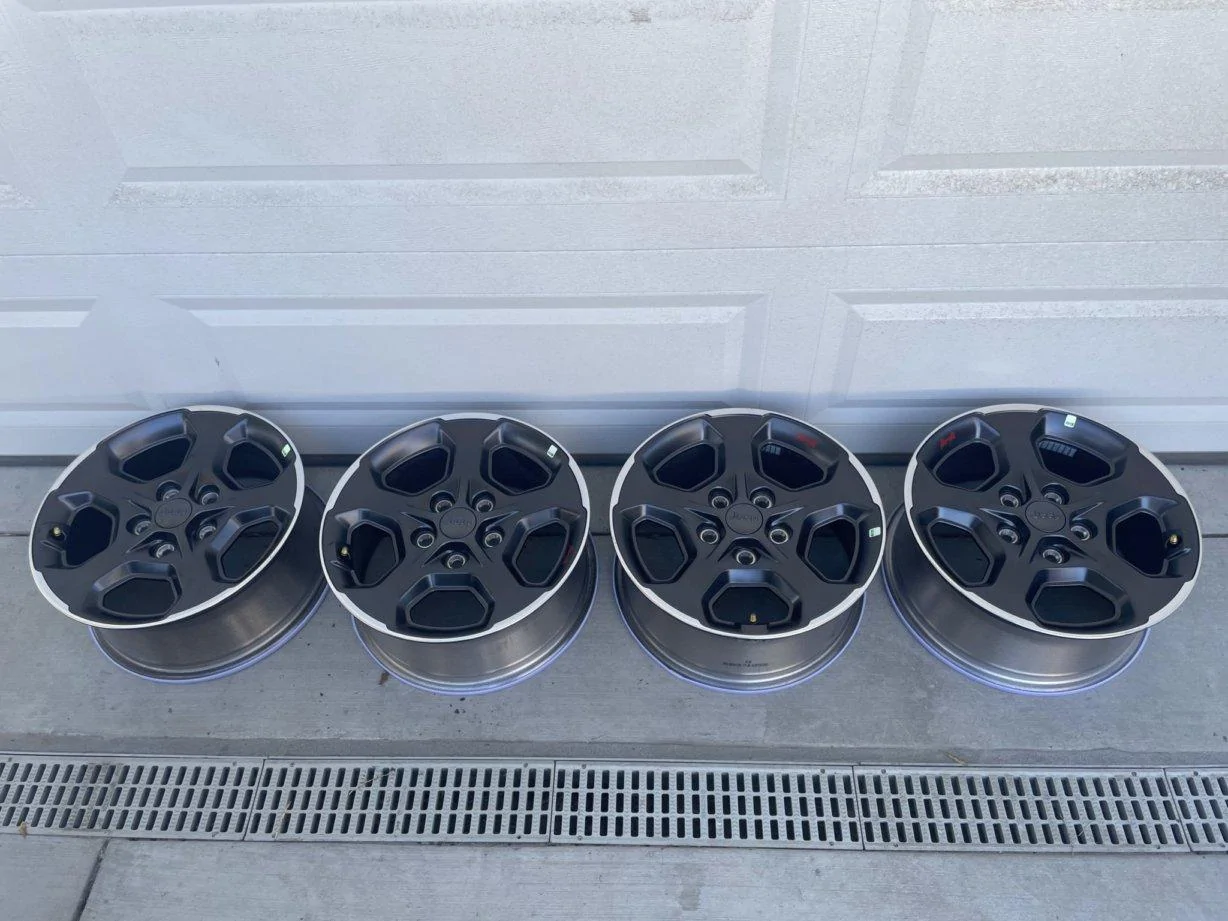 Jeep Gladiator 4 Rubicon Wheels with TPMS Sensors glad1