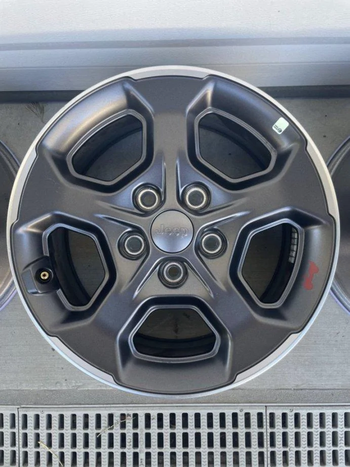 Jeep Gladiator 4 Rubicon Wheels with TPMS Sensors glad2
