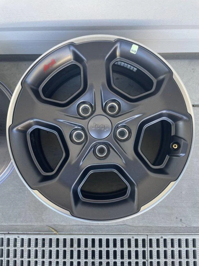 Jeep Gladiator 4 Rubicon Wheels with TPMS Sensors glad4