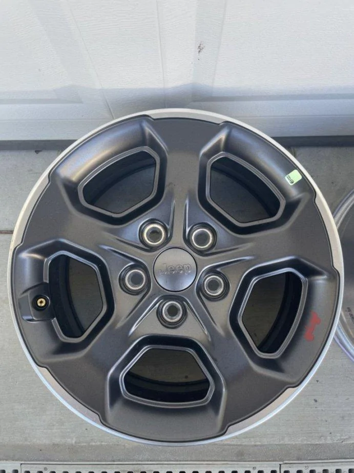 Jeep Gladiator 4 Rubicon Wheels with TPMS Sensors glad5