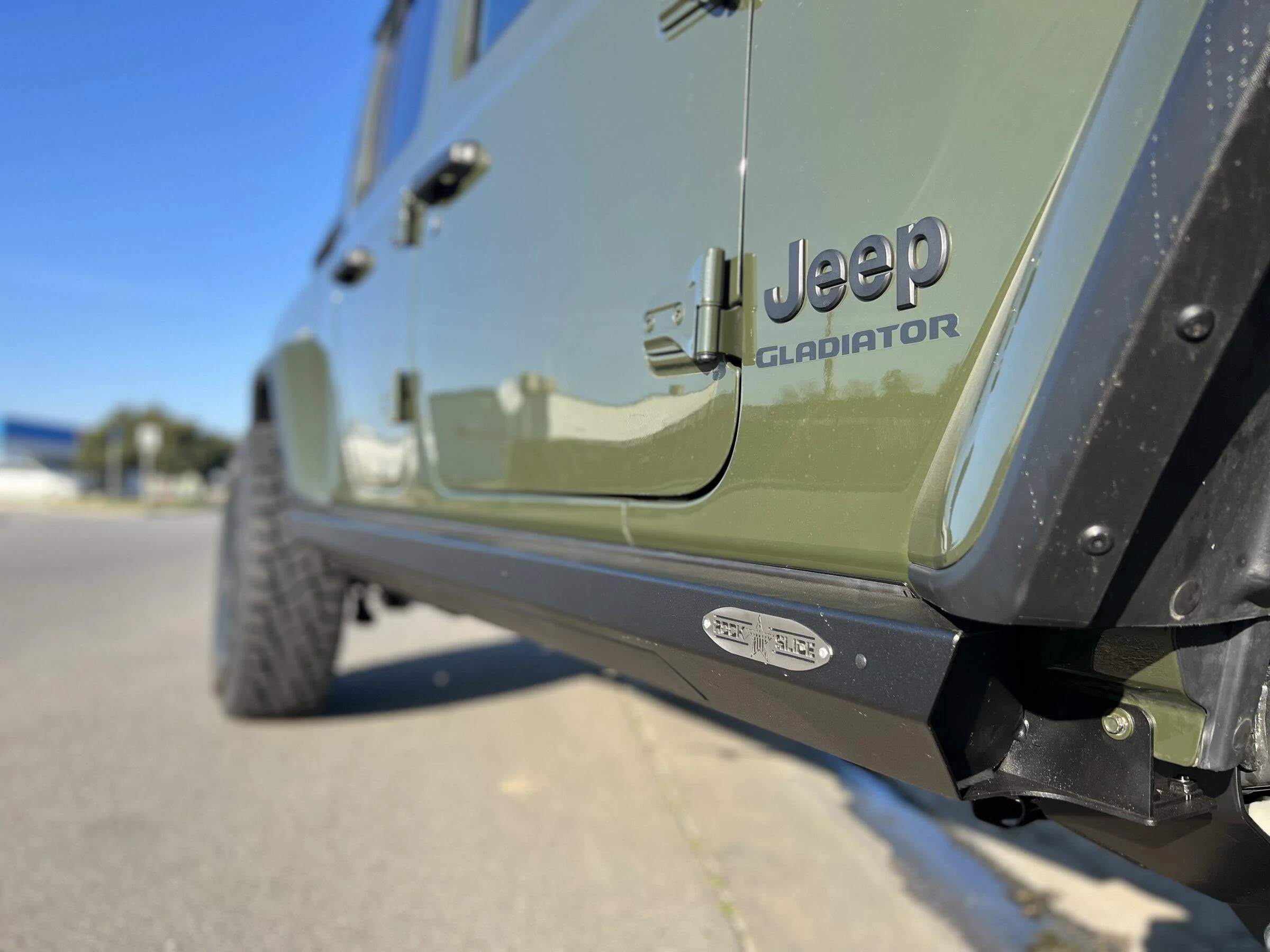 Jeep Gladiator Sarge Green Cali in Bakersfield CA AD25B282-3C28-4B29-9360-853AC2B862EB