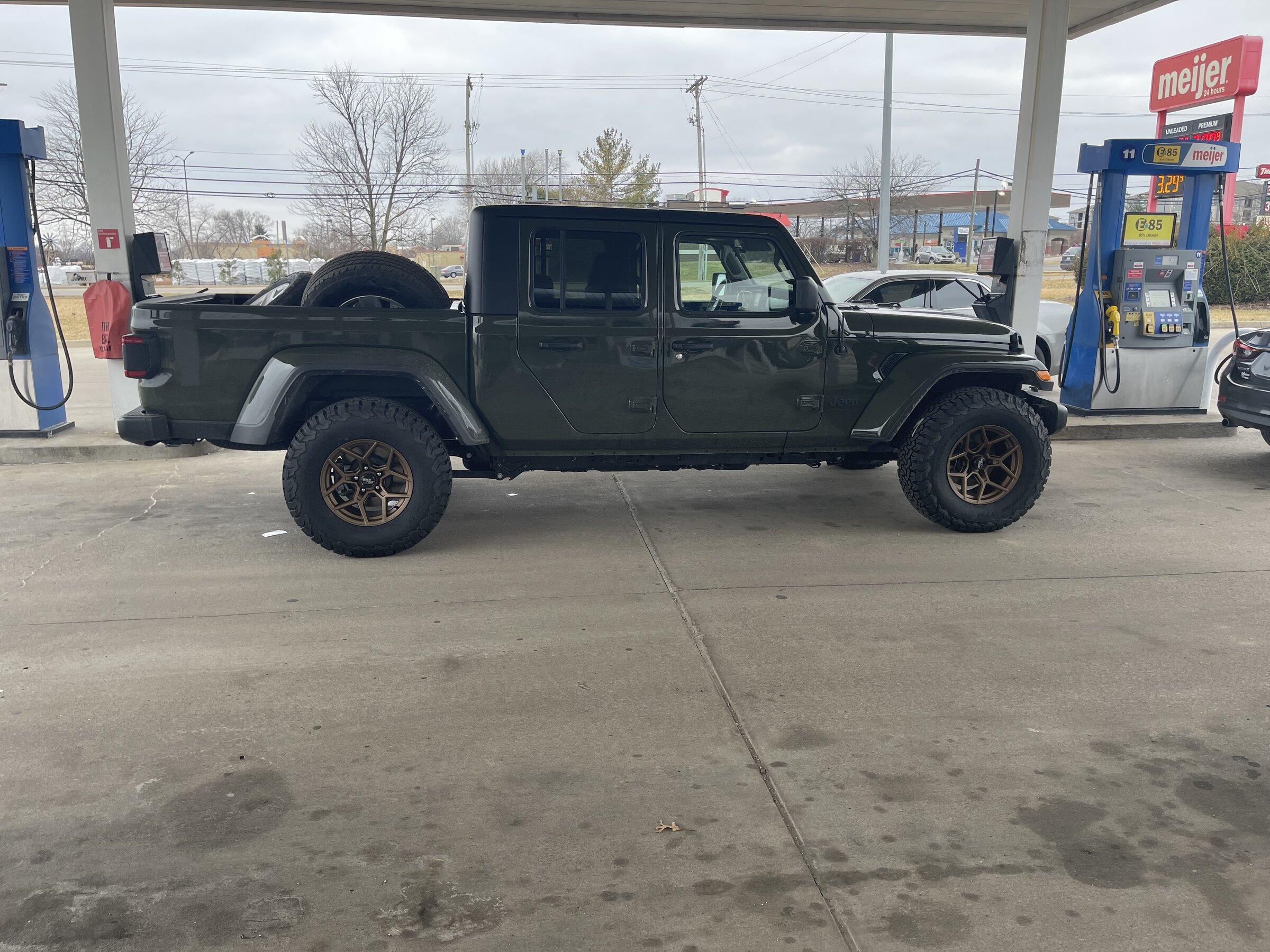 Jeep Gladiator SARGE GREEN Gladiator club 1921683E-DD63-494A-B614-07CFF279C12D