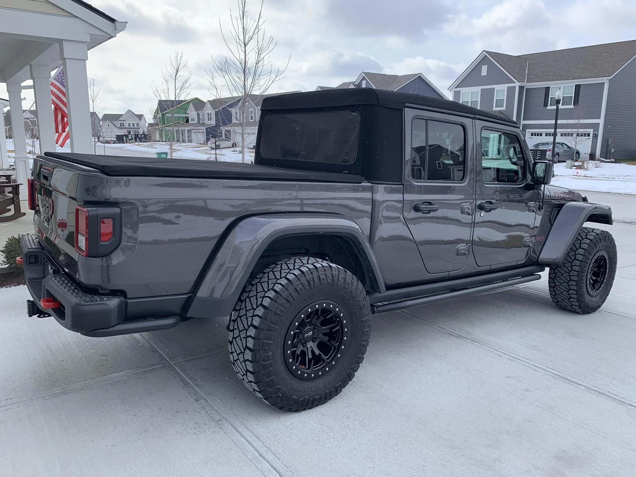 Jeep Gladiator 2020 JTR Granite Crystal AA8A89B7-E1BB-4240-B911-FFBB51D5EF5F