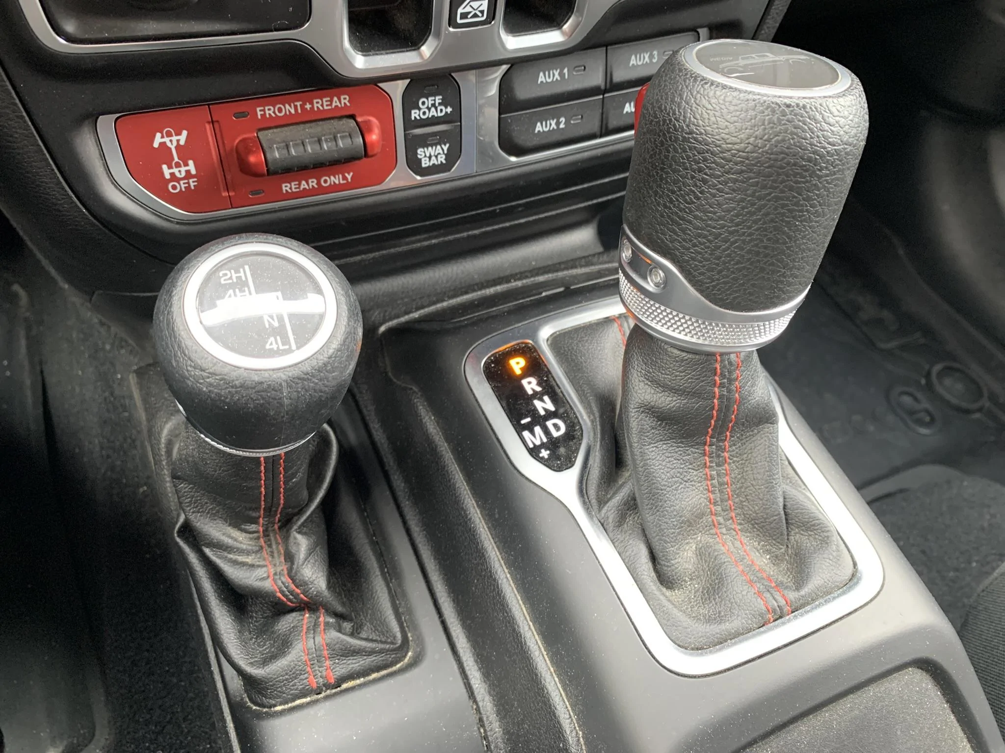 Jeep Gladiator 2020 JTR Granite Crystal D0542B38-1B87-47F9-A6BB-11D1A50F0FEE