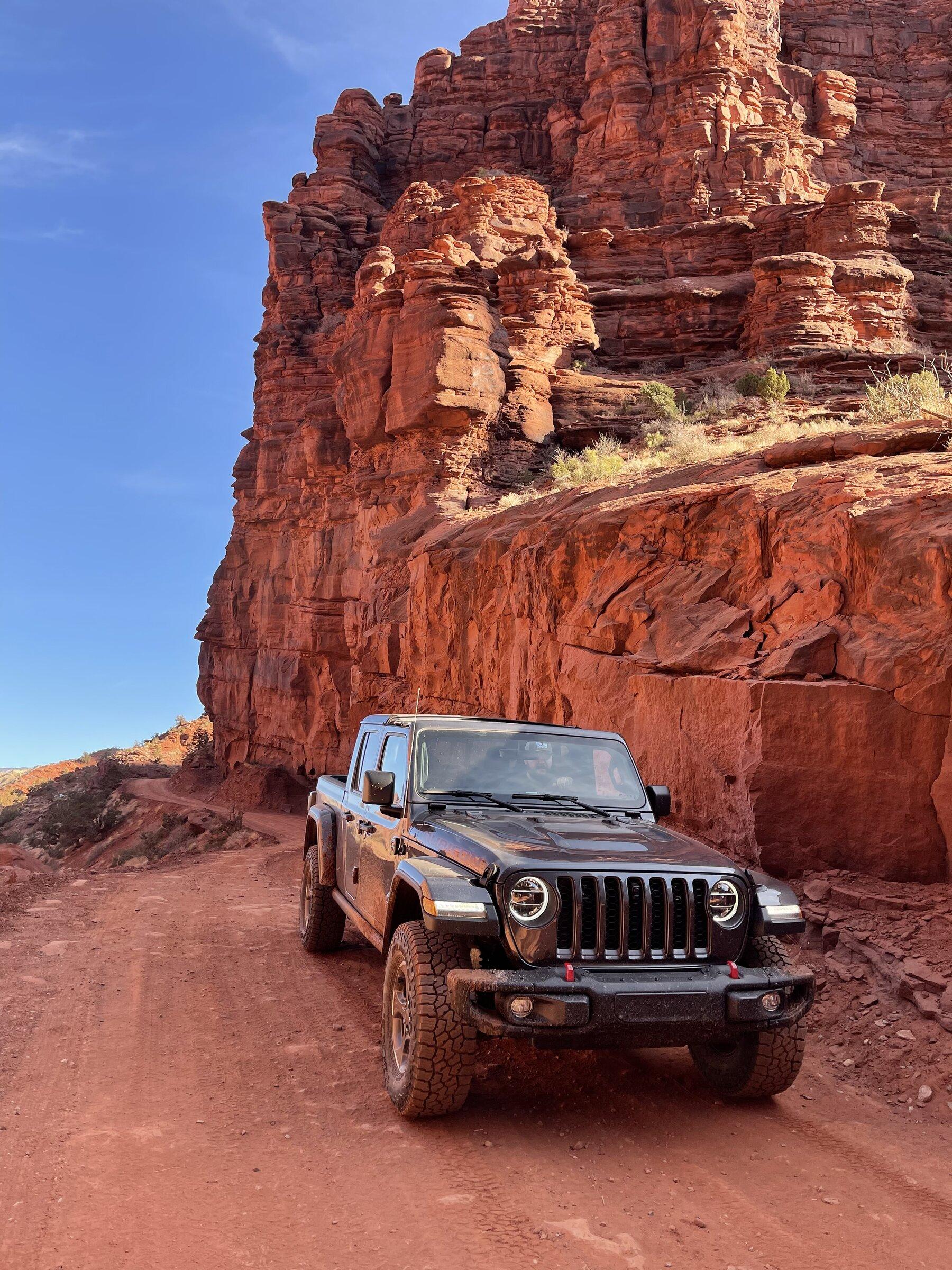 Jeep Gladiator GRANITE CRYSTAL JT Gladiator Club 0D5E8913-481B-4927-8662-6A9A68767FBE